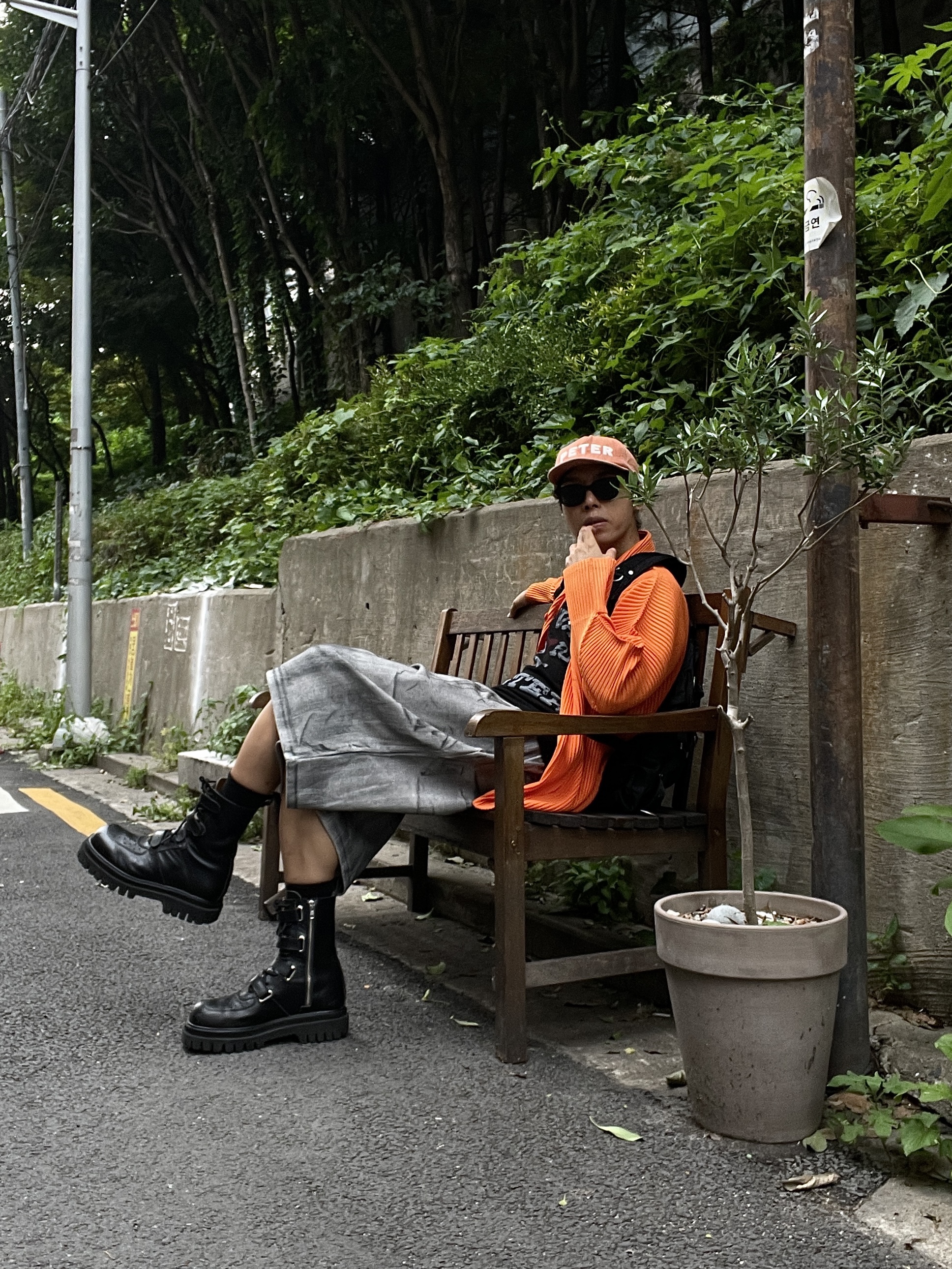 Gentle Monster x Maison Margiela MM007 Black Black 착용 스타일 - 6