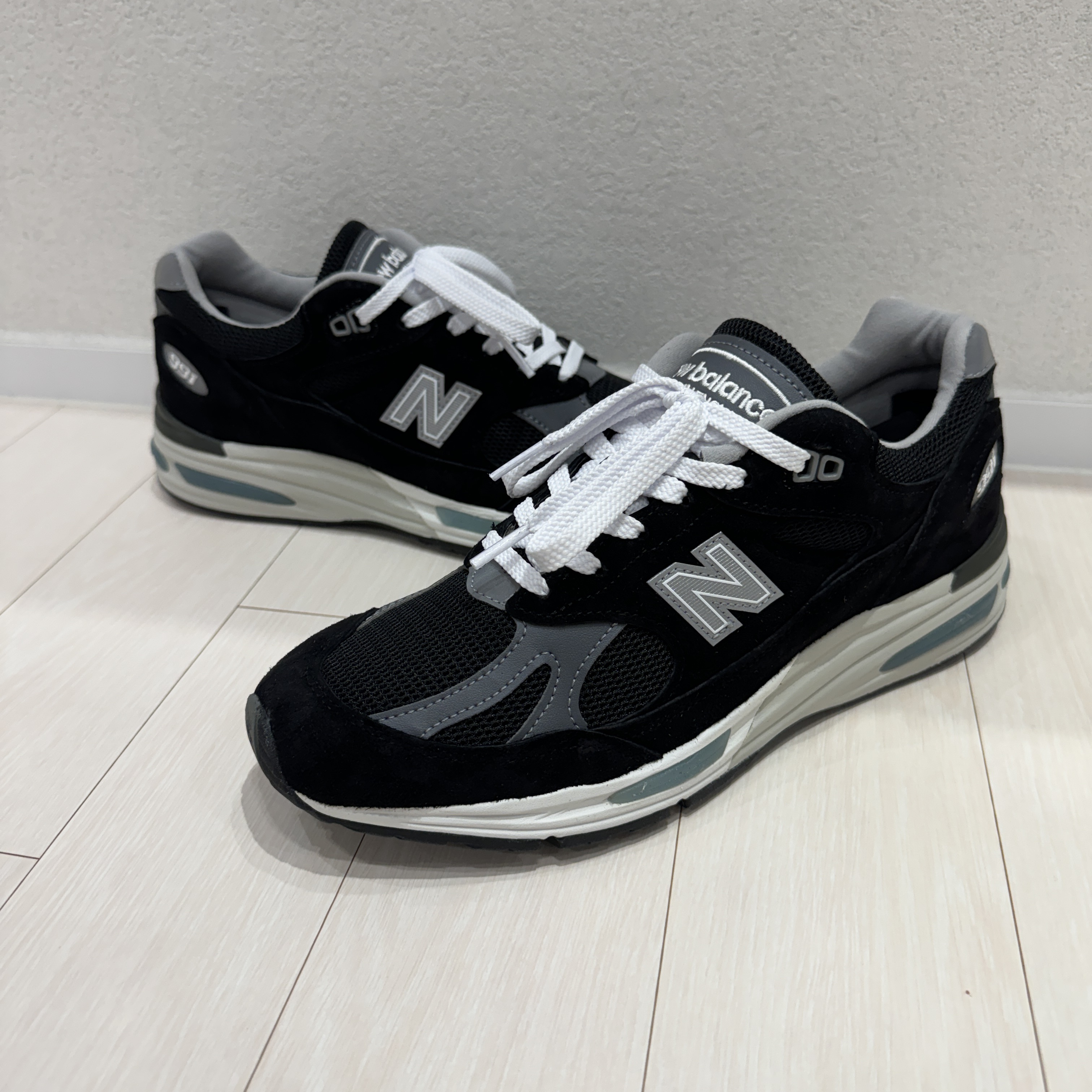 New Balance 991v2 Made in UK Black 착용 스타일 - 1