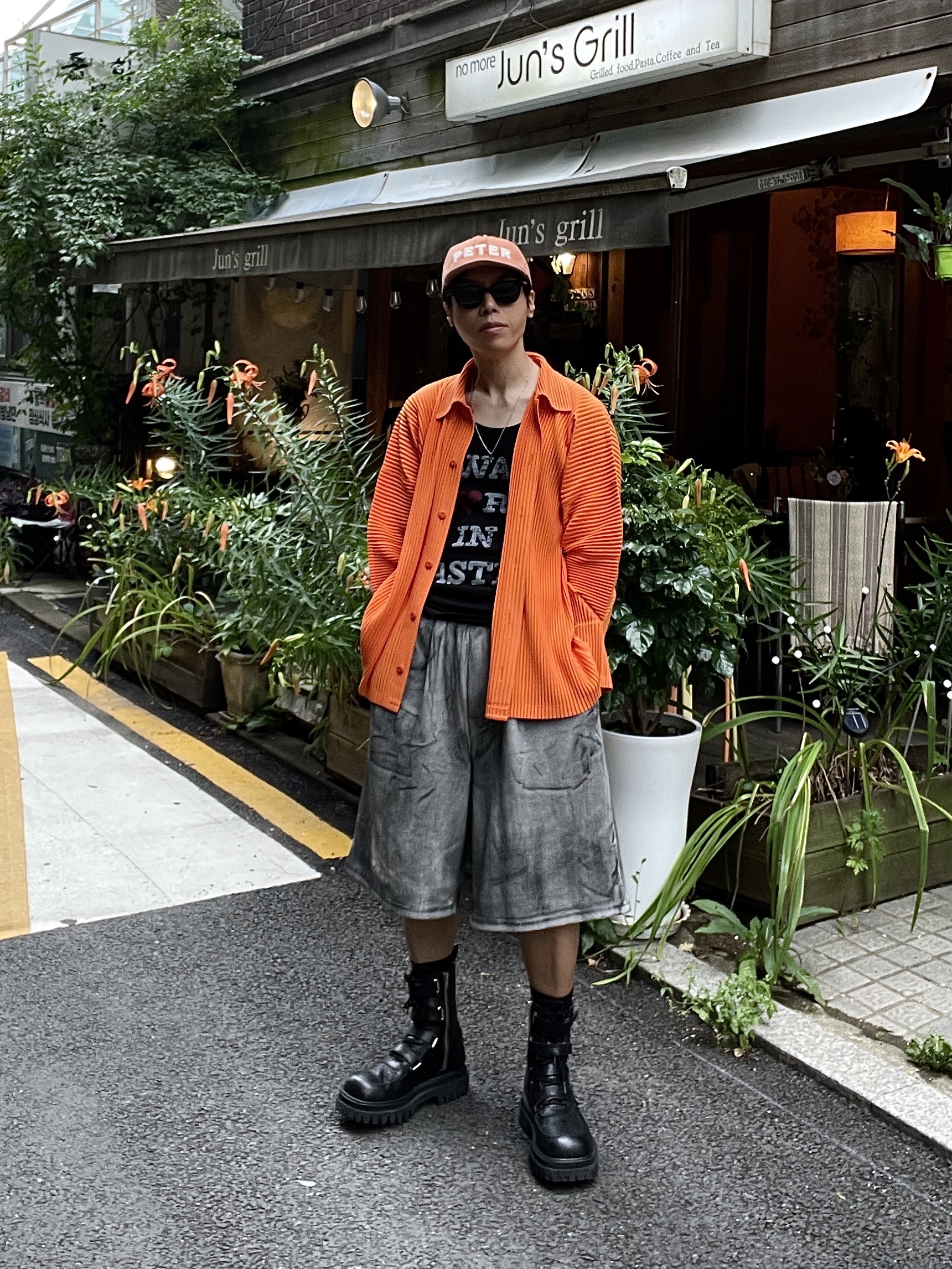 Gentle Monster x Maison Margiela MM007 Black Black 착용 스타일 - 2