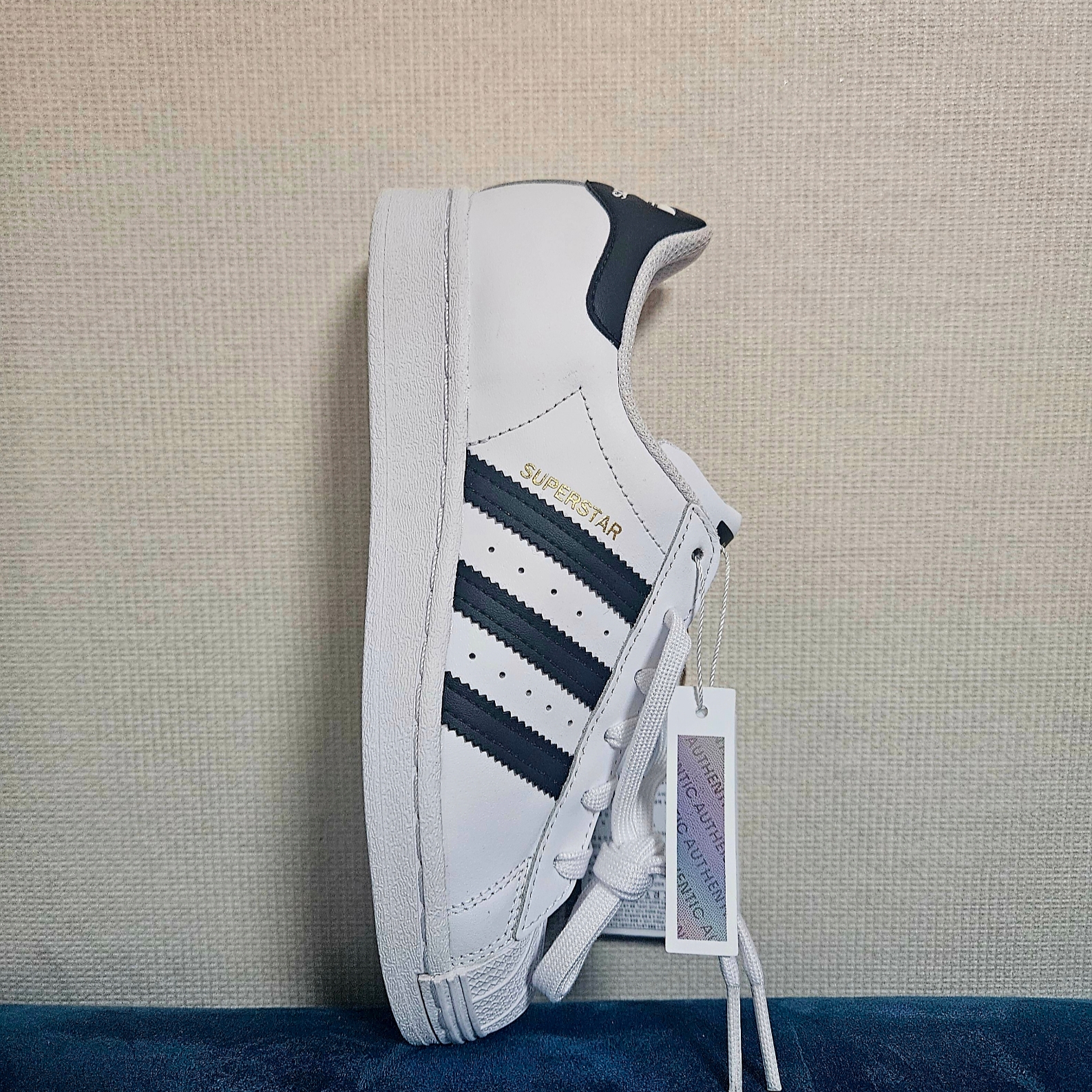 (J) Adidas Superstar J White Black 착용 스타일