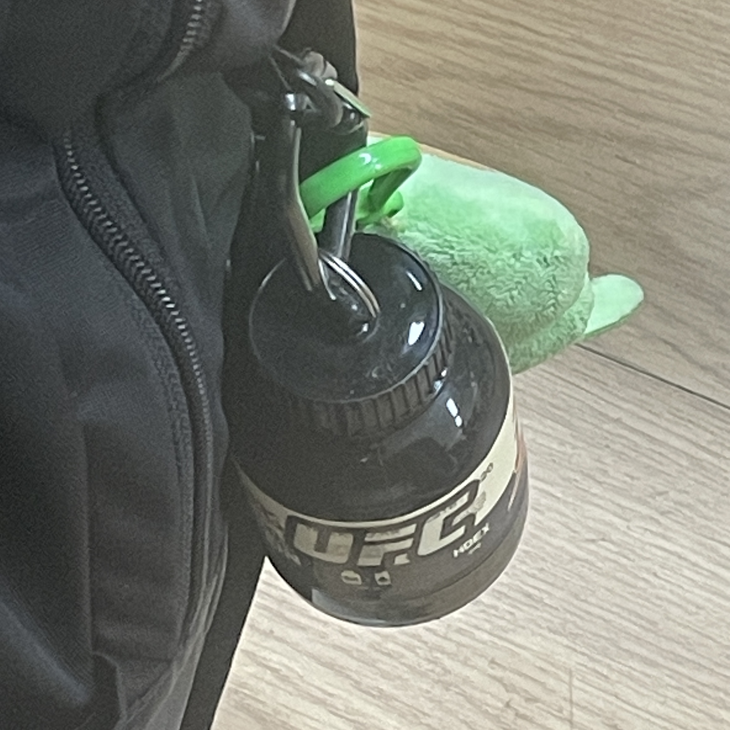 HDEX B.Y.E Protein Container M Black 착용 스타일