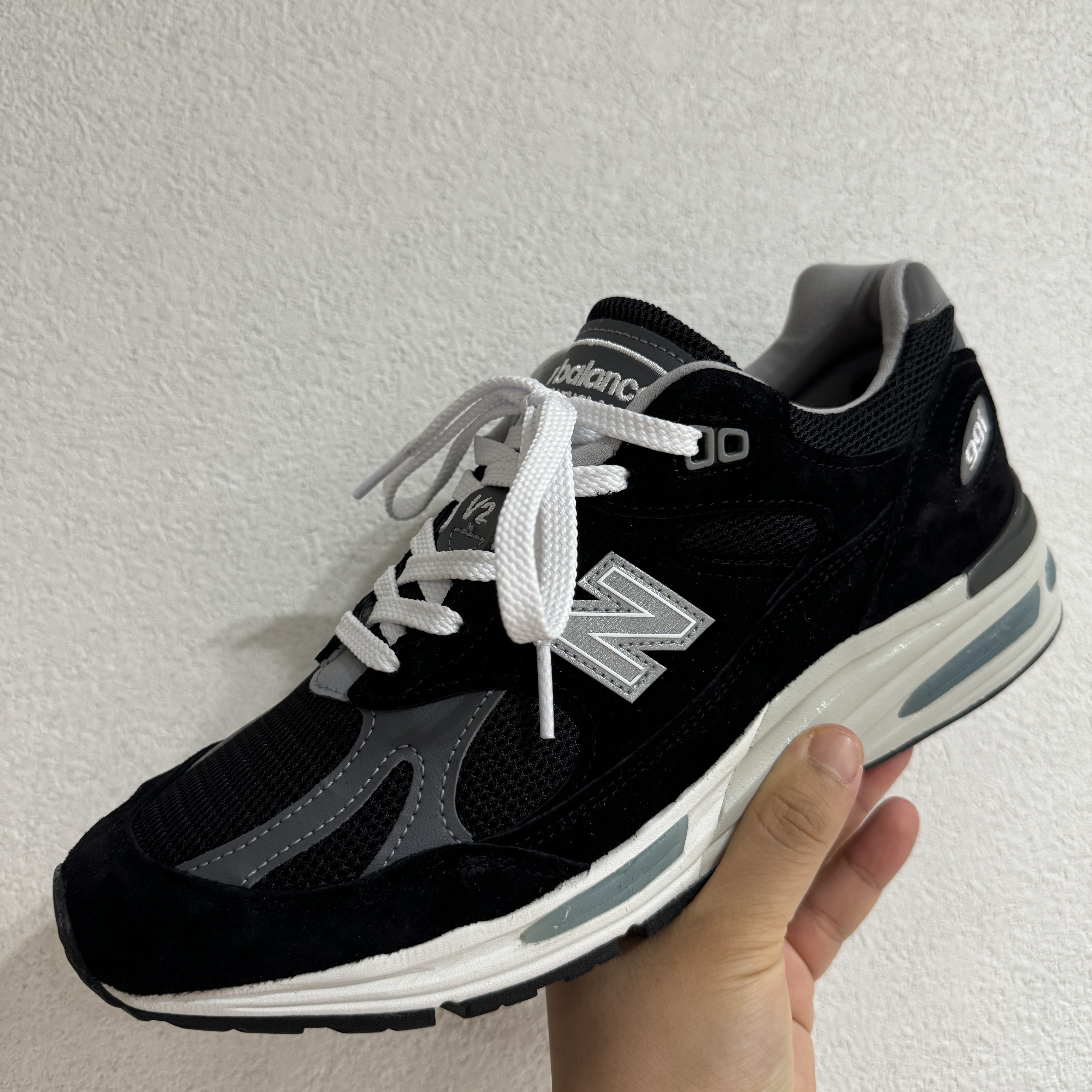 New Balance 991v2 Made in UK Black 착용 스타일 - 2
