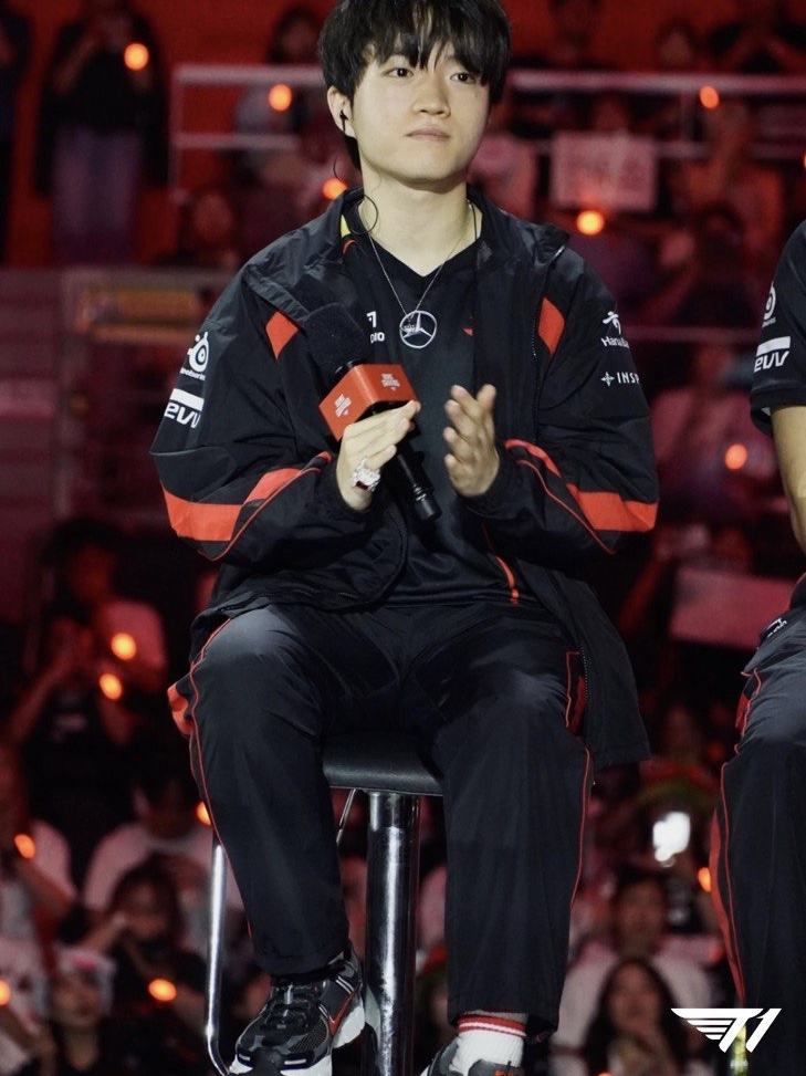 T1 x DAVID AVLN Quadra Victory Pendant, T1 x DAVID AVLN  Championships Ring Half 착용 스타일