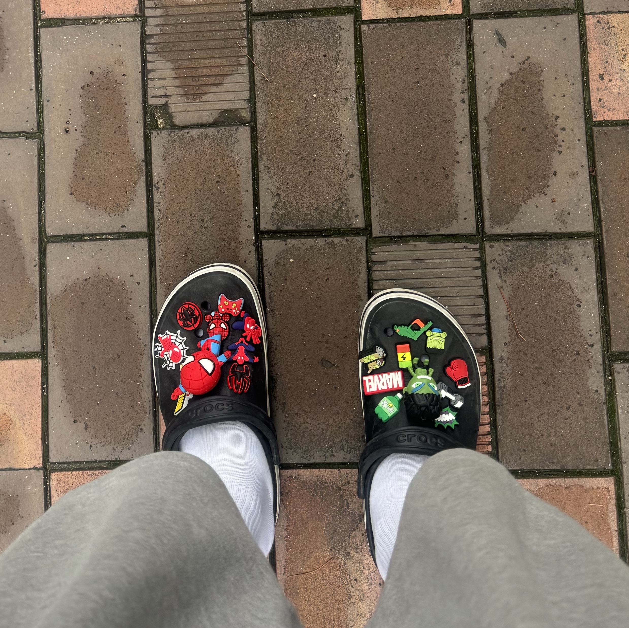 Crocs Bayaband Clog Black White 착용 스타일