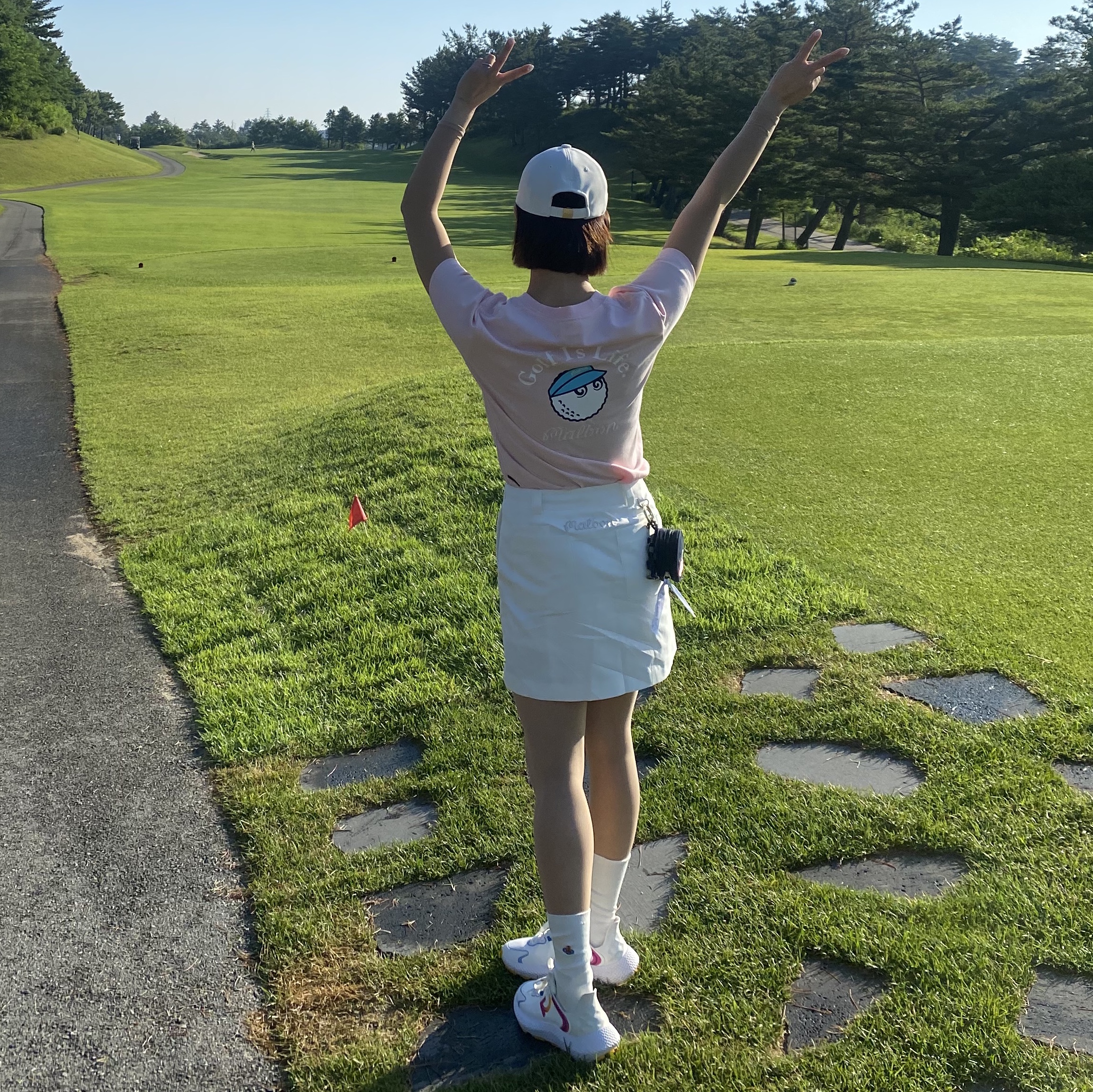 Malbon Golf Garment Washing Bucket Round T-Shirt Pink, (W) G/Fore MG4X2 White 착용 스타일