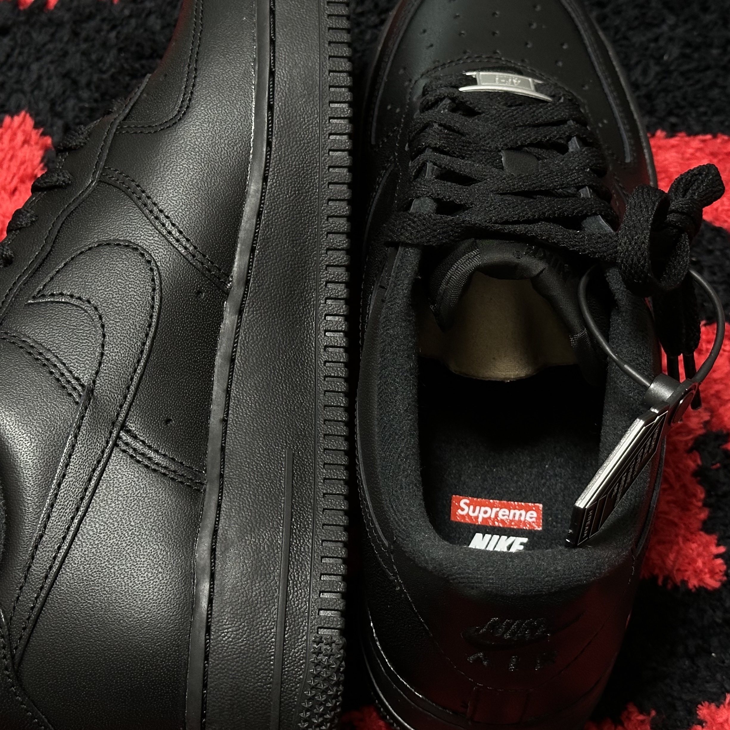 Nike x Supreme Air Force 1 Low Black 착용 스타일