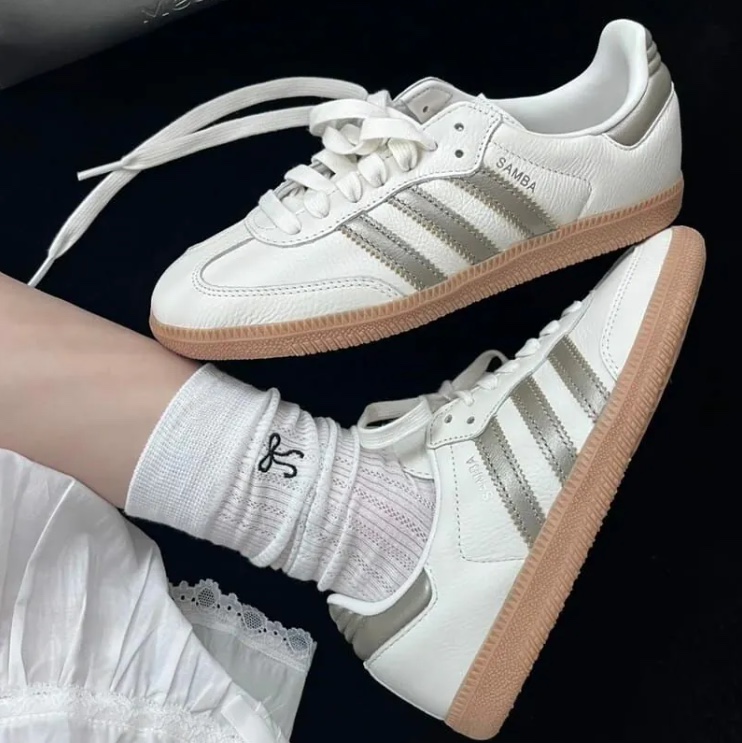 (W) Adidas Samba OG Off White Cyber Metallic, Adidas x Wales Bonner Samba Wonder Clay Royal Blue 착용 스타일 - 1