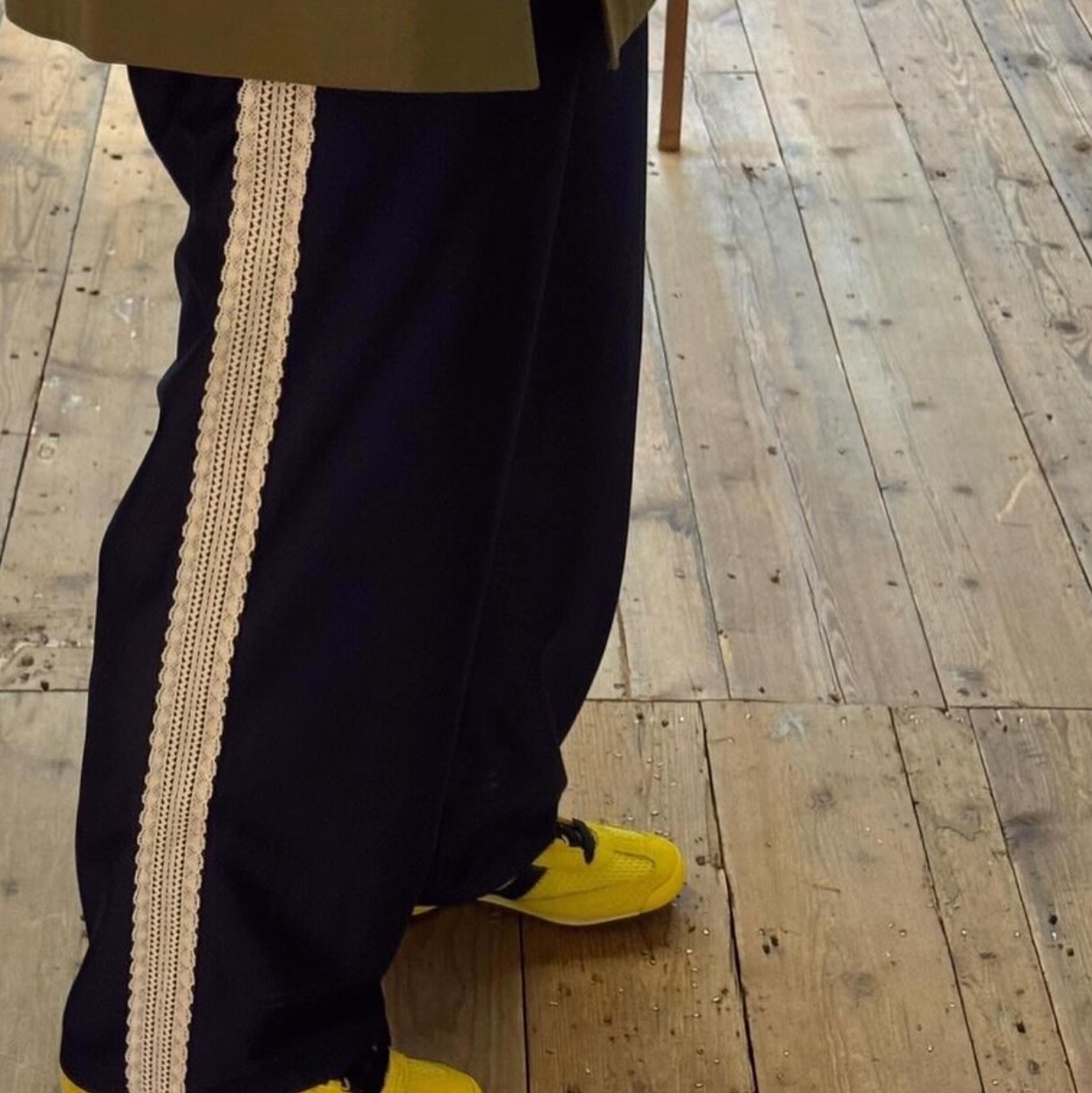 Fritur Lace Track Pants Navy, Fritur Lace Track Pants Green 착용 스타일