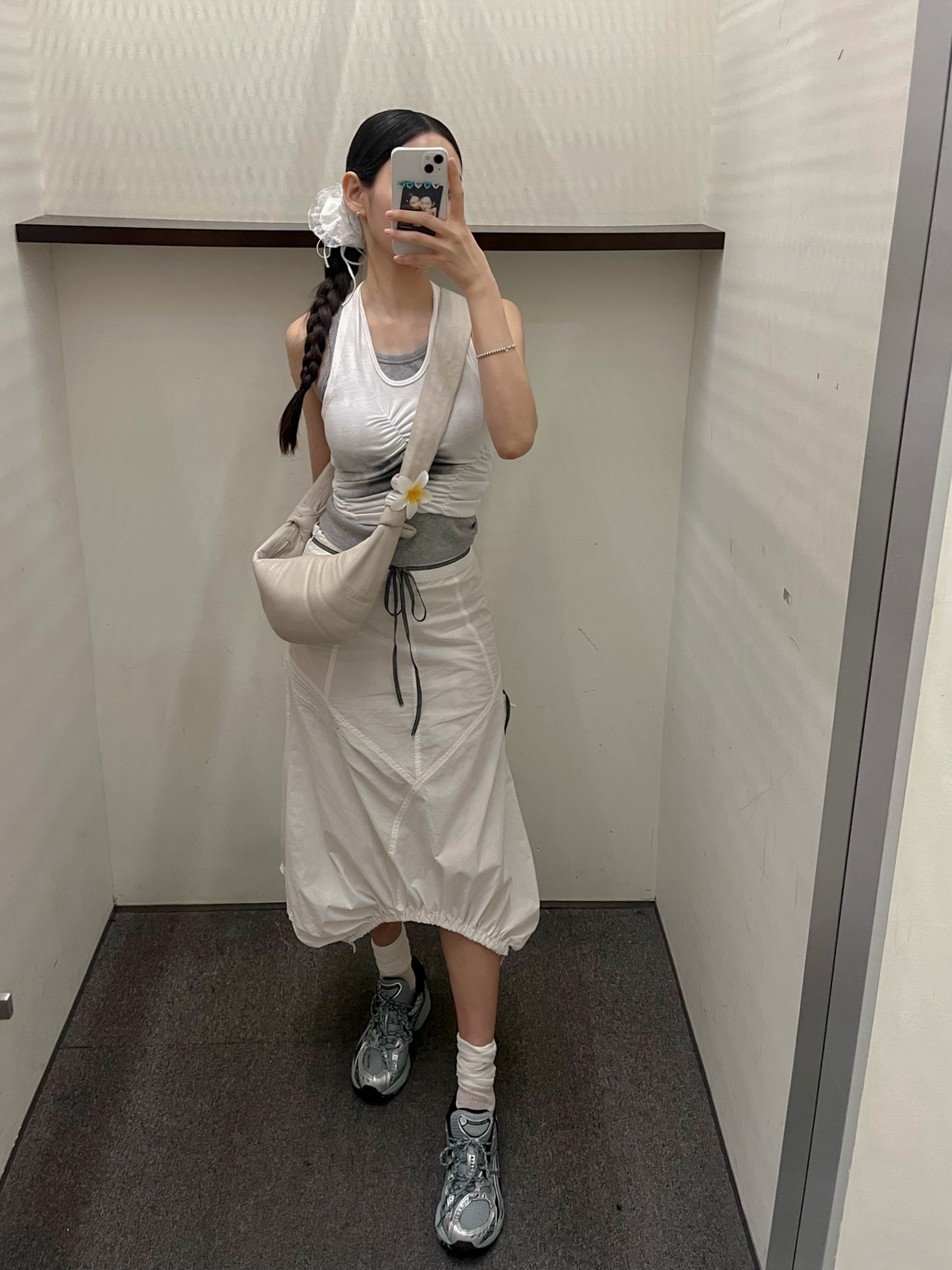 Lemaire Small Croissant Bag Soft Grained Leather Light Sage 착용 스타일