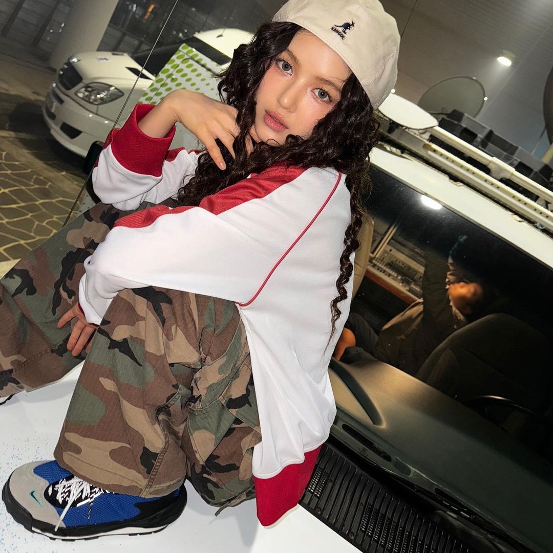 Nike x Sacai Magmascape SP Varsity Royal 착용 스타일 - 2