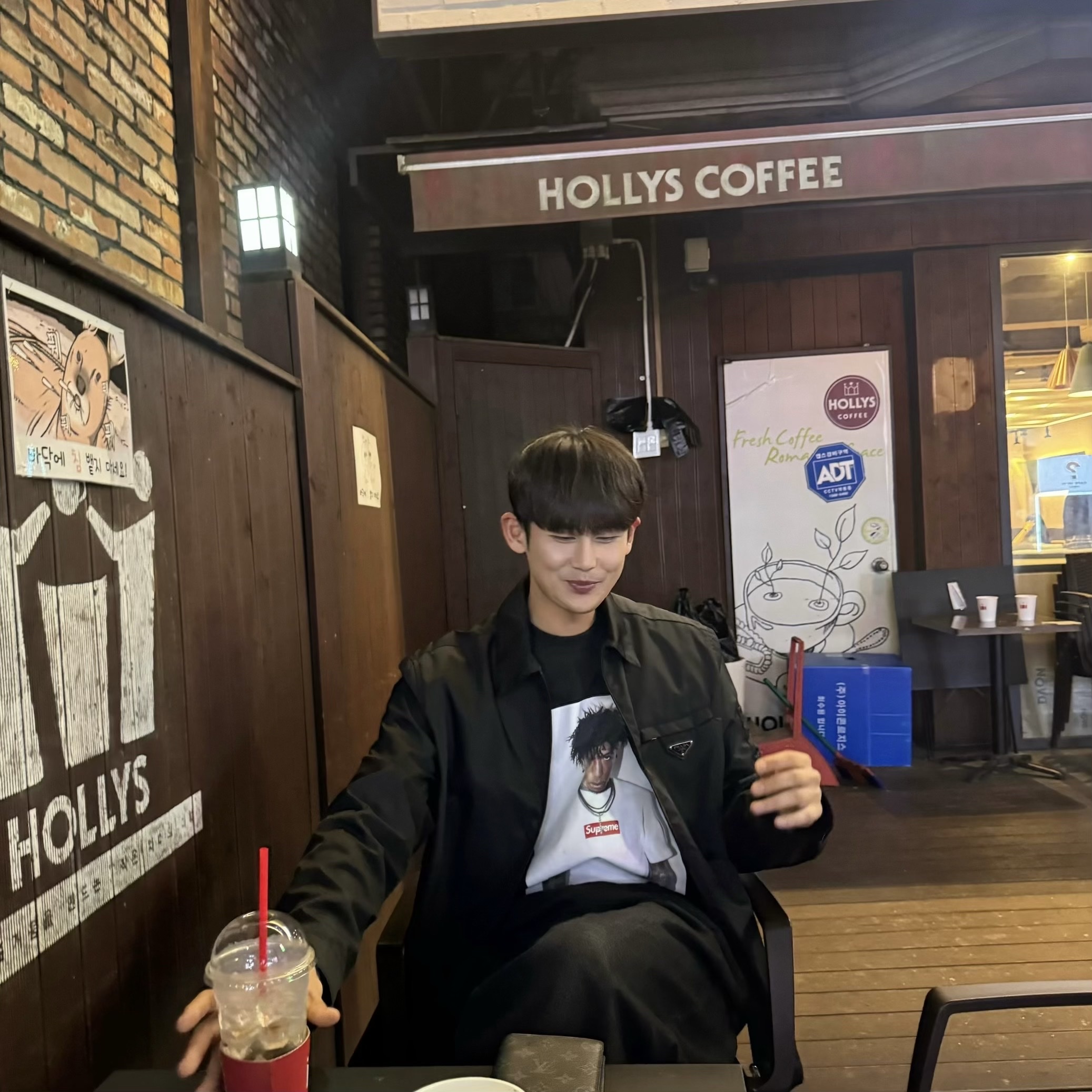 Supreme NBA Youngboy T-Shirt Black - 23FW, (W) Nike Shox R4 Black 착용 스타일 - 1