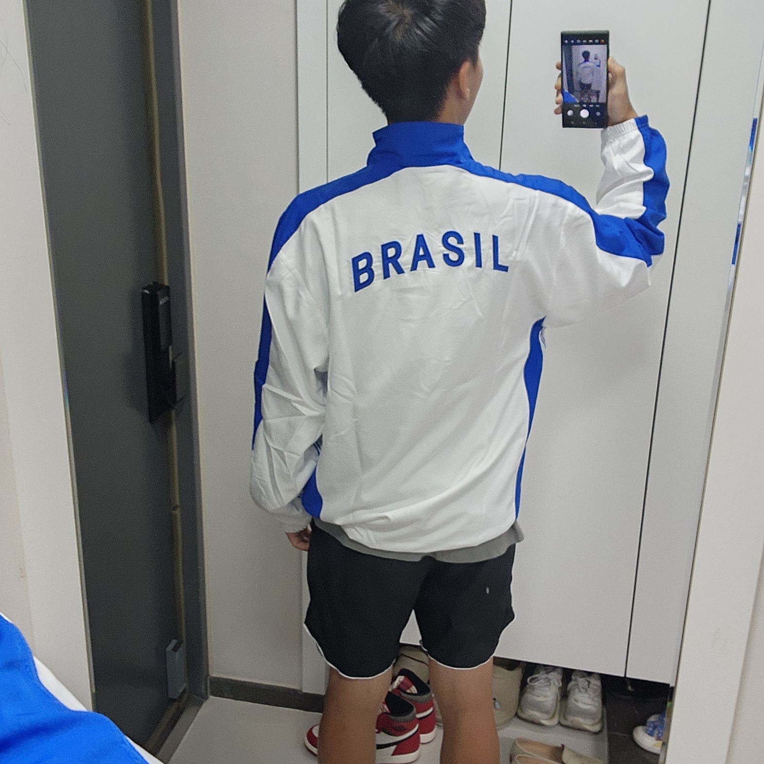 Nike Brazil 1998 Reissue Soccer Replica Track Jacket White (FZ6681-100) 착용 스타일 - 6
