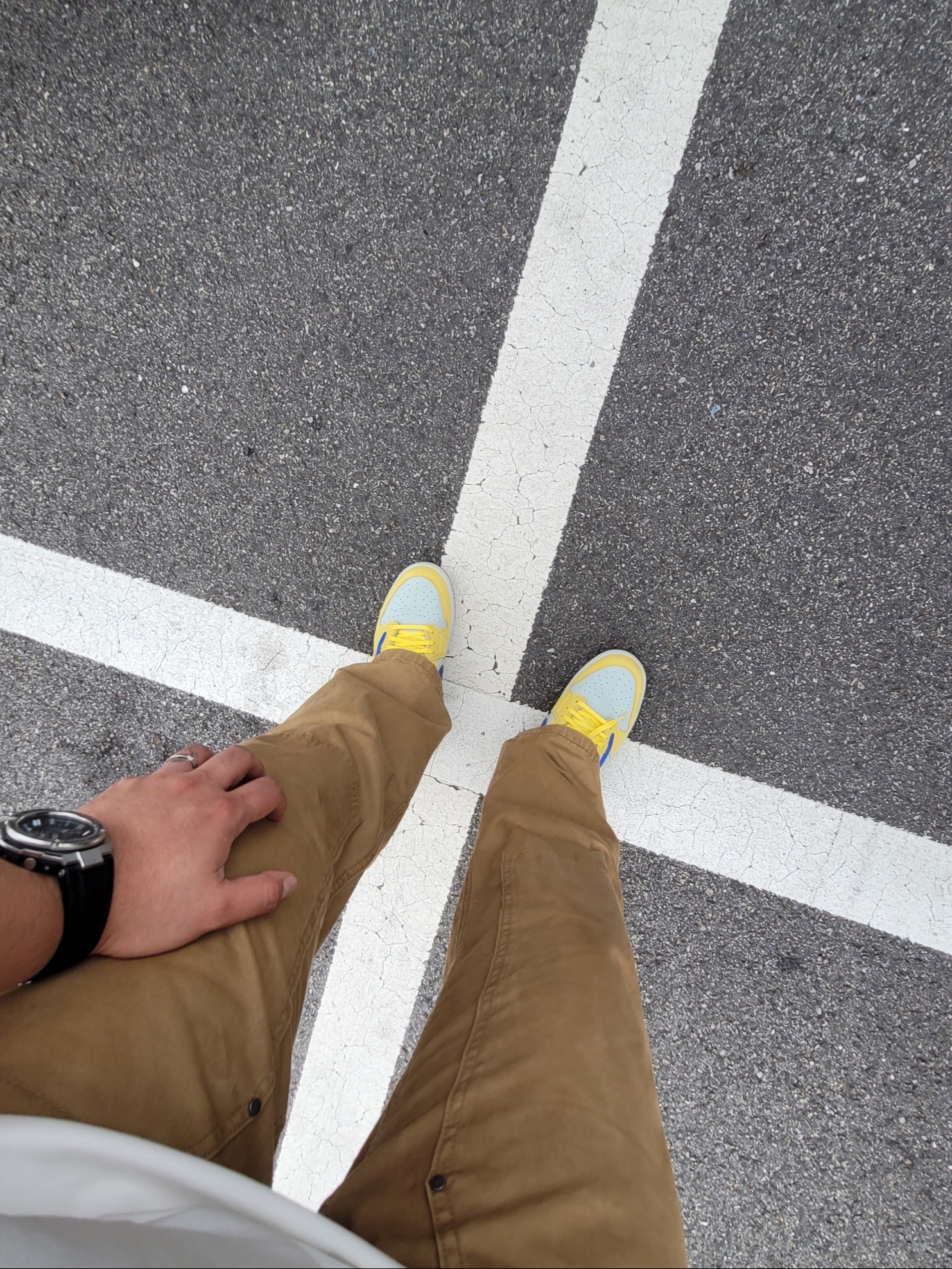 (W) Jordan 1 x Travis Scott Retro Low OG SP Canary 착용 스타일 - 1