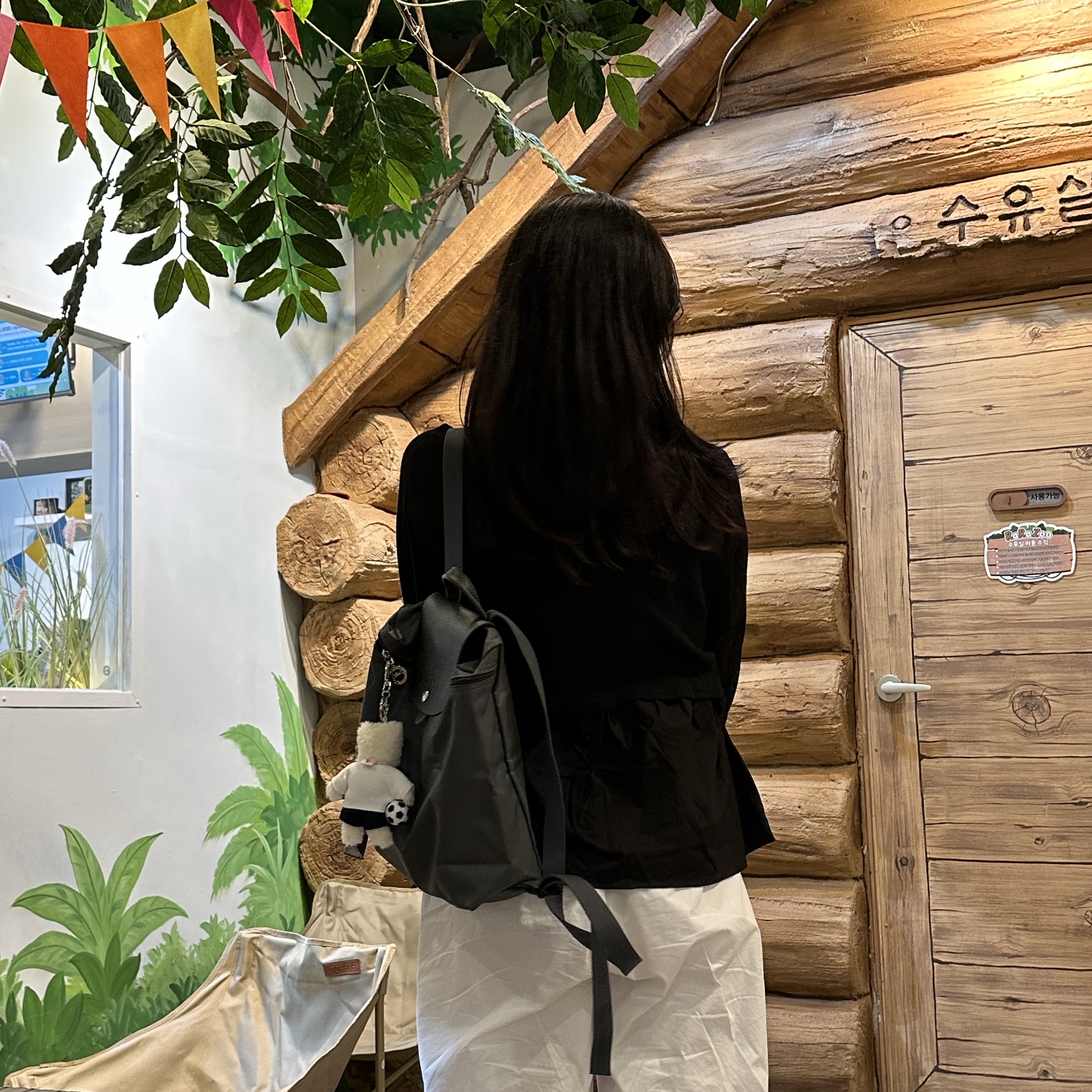 [예약 배송] NOS7 x Monamhee SON.hee Cream, Longchamp Le Pliage Green M Backpack Black 착용 스타일 - 1