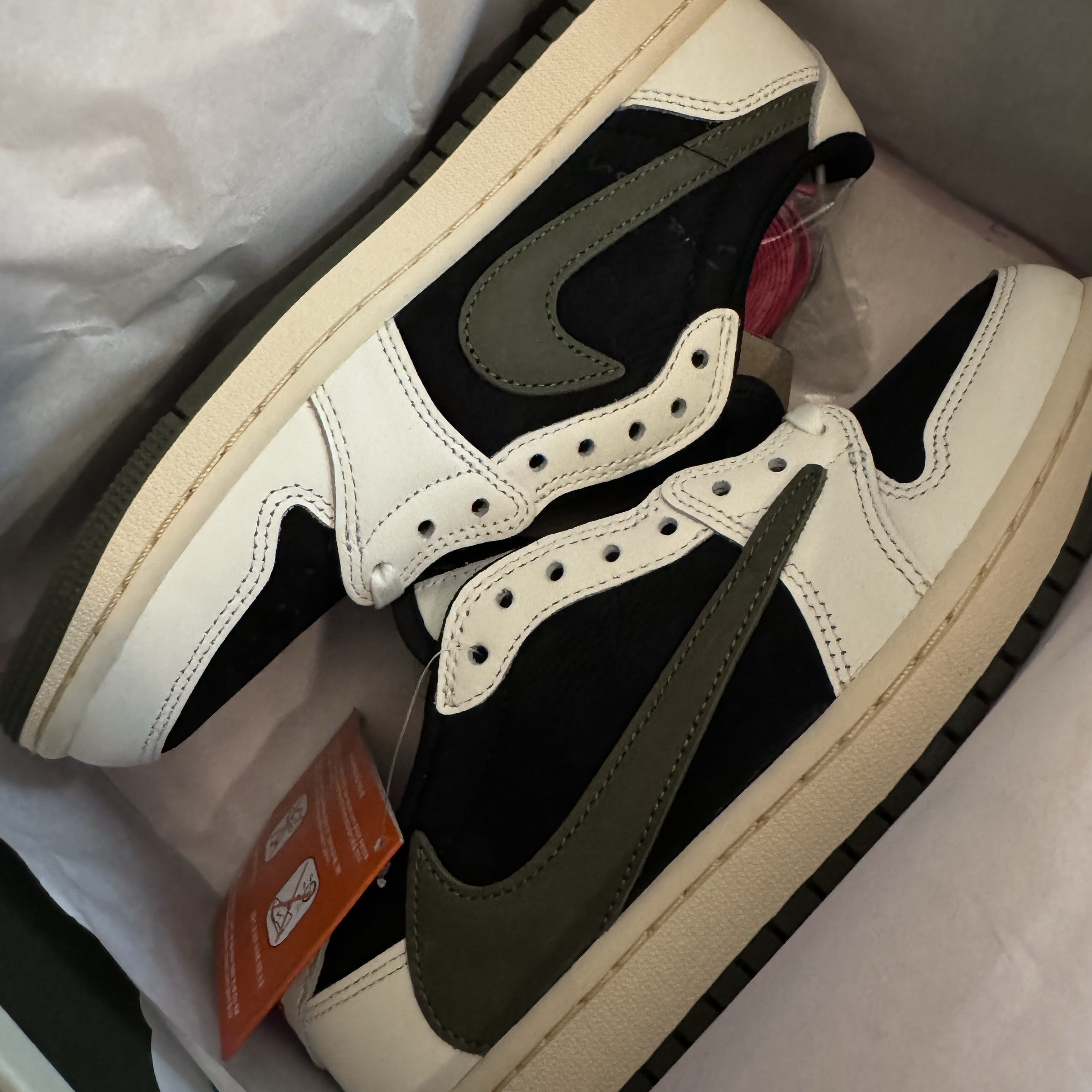 (W) Jordan 1 x Travis Scott Retro Low OG SP Medium Olive 착용 스타일