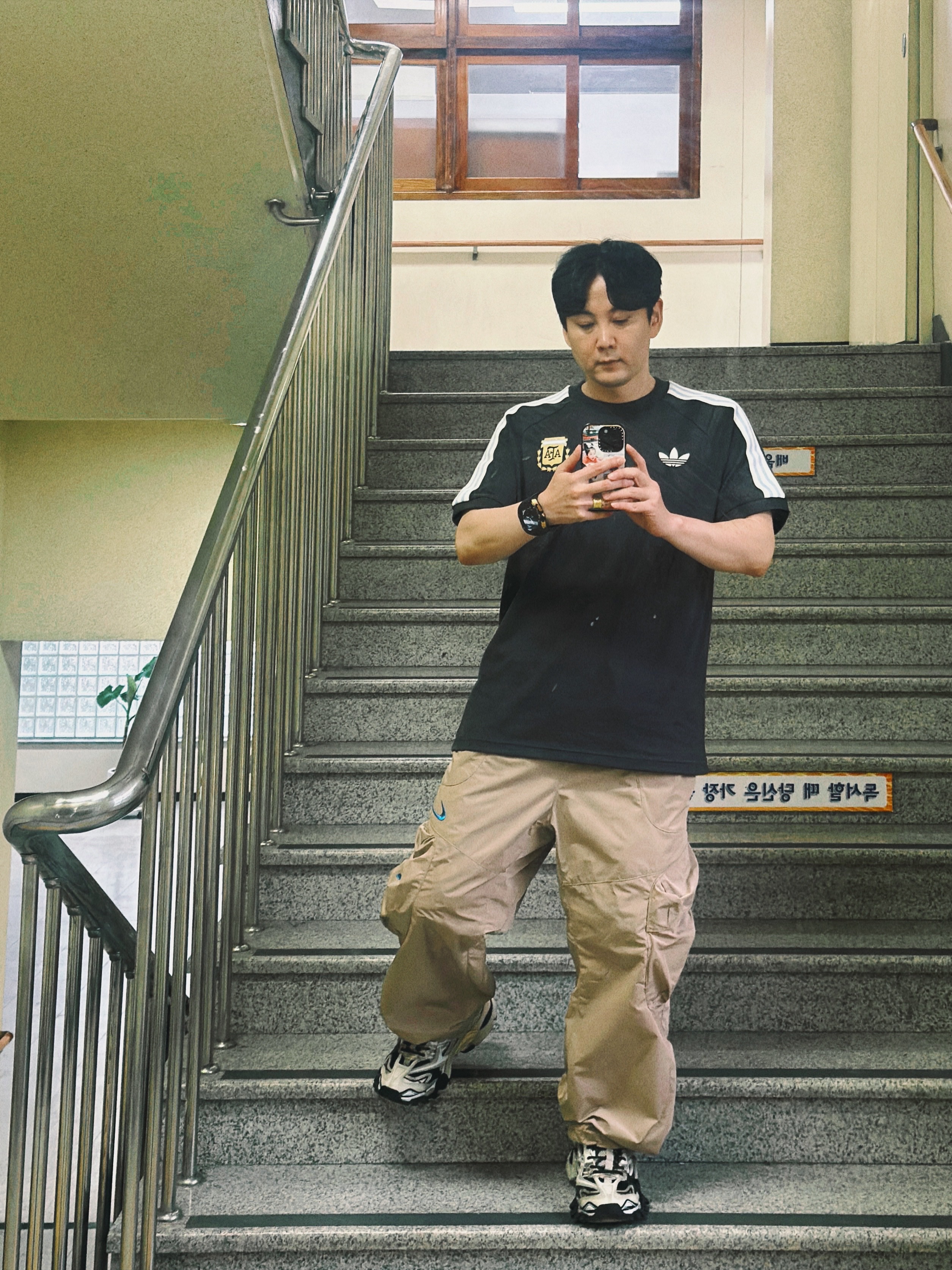 Adidas Argentina Beckenbauer T-Shirt Utility Black- KR Sizing, Nike x Off-White NRG Track Suit Khaki - Asia 착용 스타일