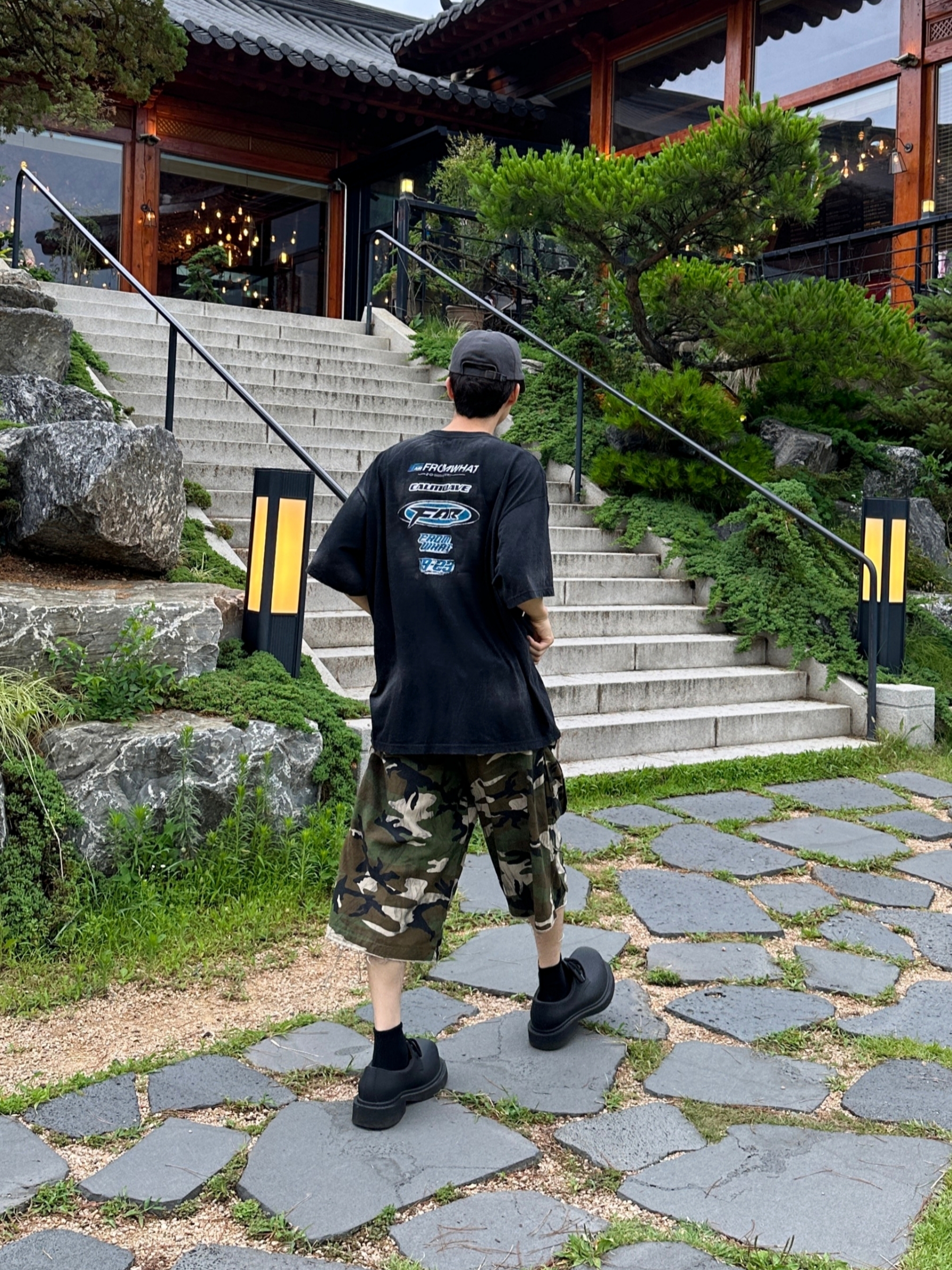 Farfromwhat Far Washed Logo T-Shirt Black, Balenciaga Steroid Derby Black 착용 스타일 - 2