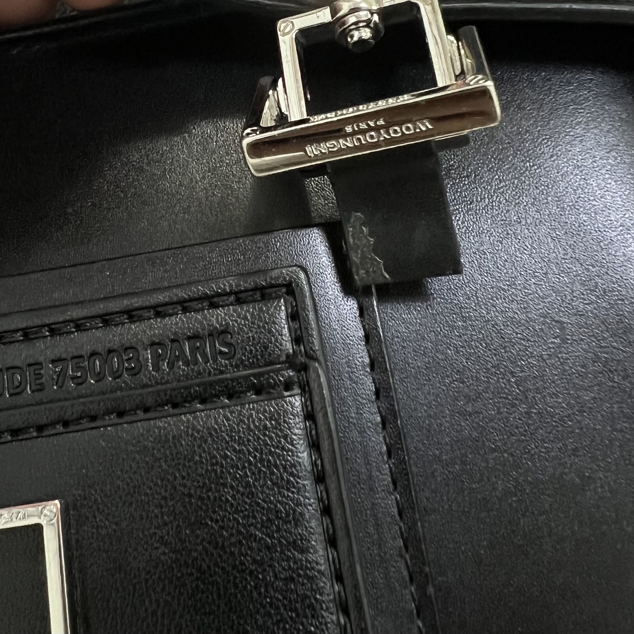 Wooyoungmi Square Mini Bag Black 착용 스타일 - 4