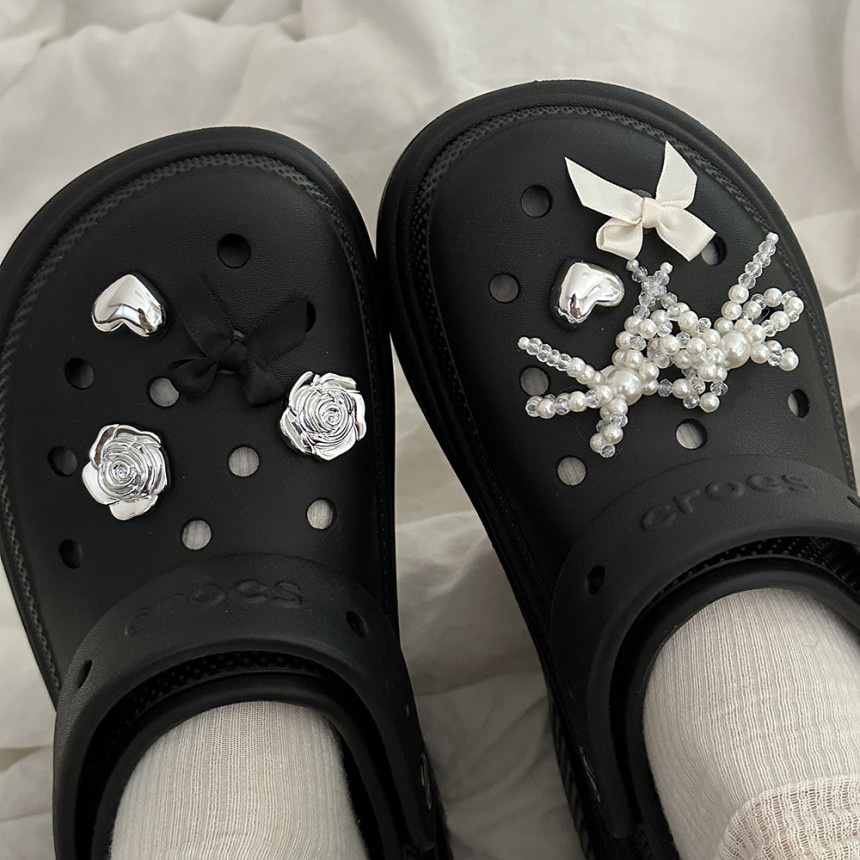 (W) Crocs Classic Platform Clog Black, Crocs Classic Crush Clog Black 착용 스타일 - 2