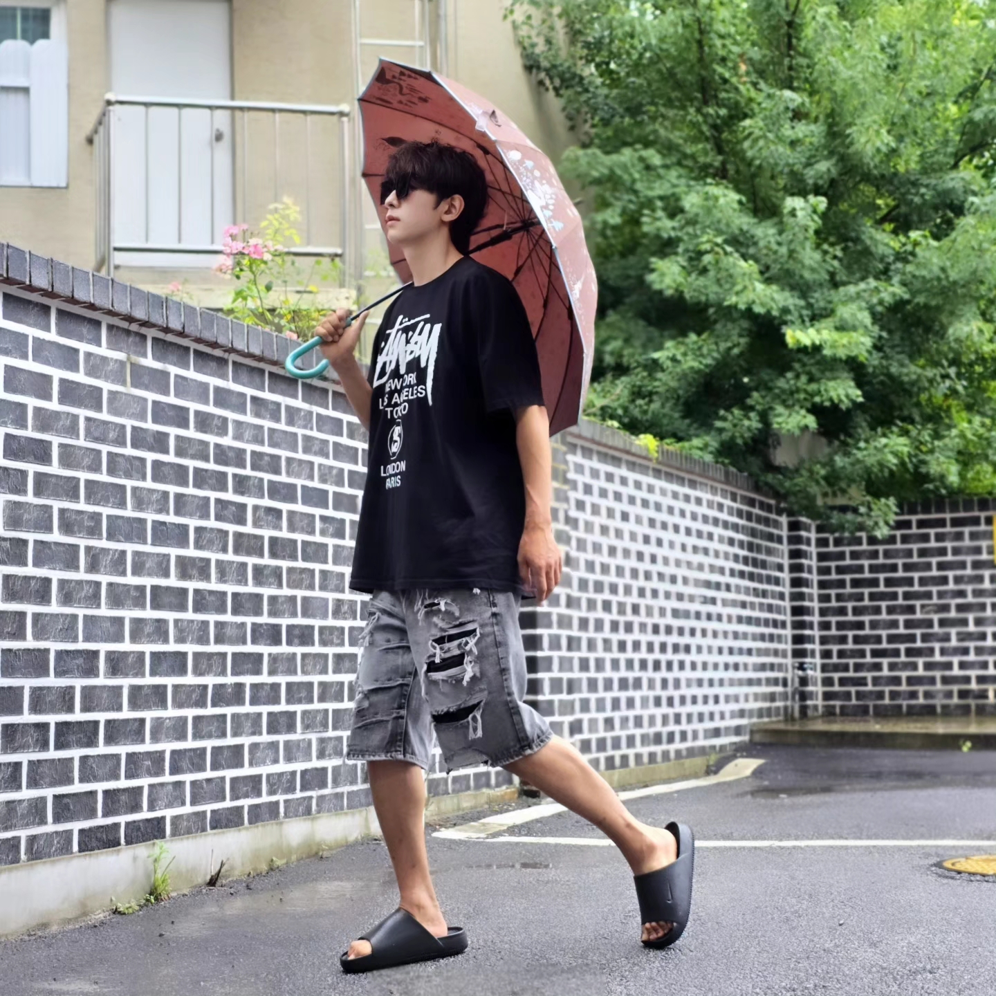 Stussy World Tour T-Shirt Black, Stussy World Tour T-Shirt Black 2023 착용 스타일 - 2