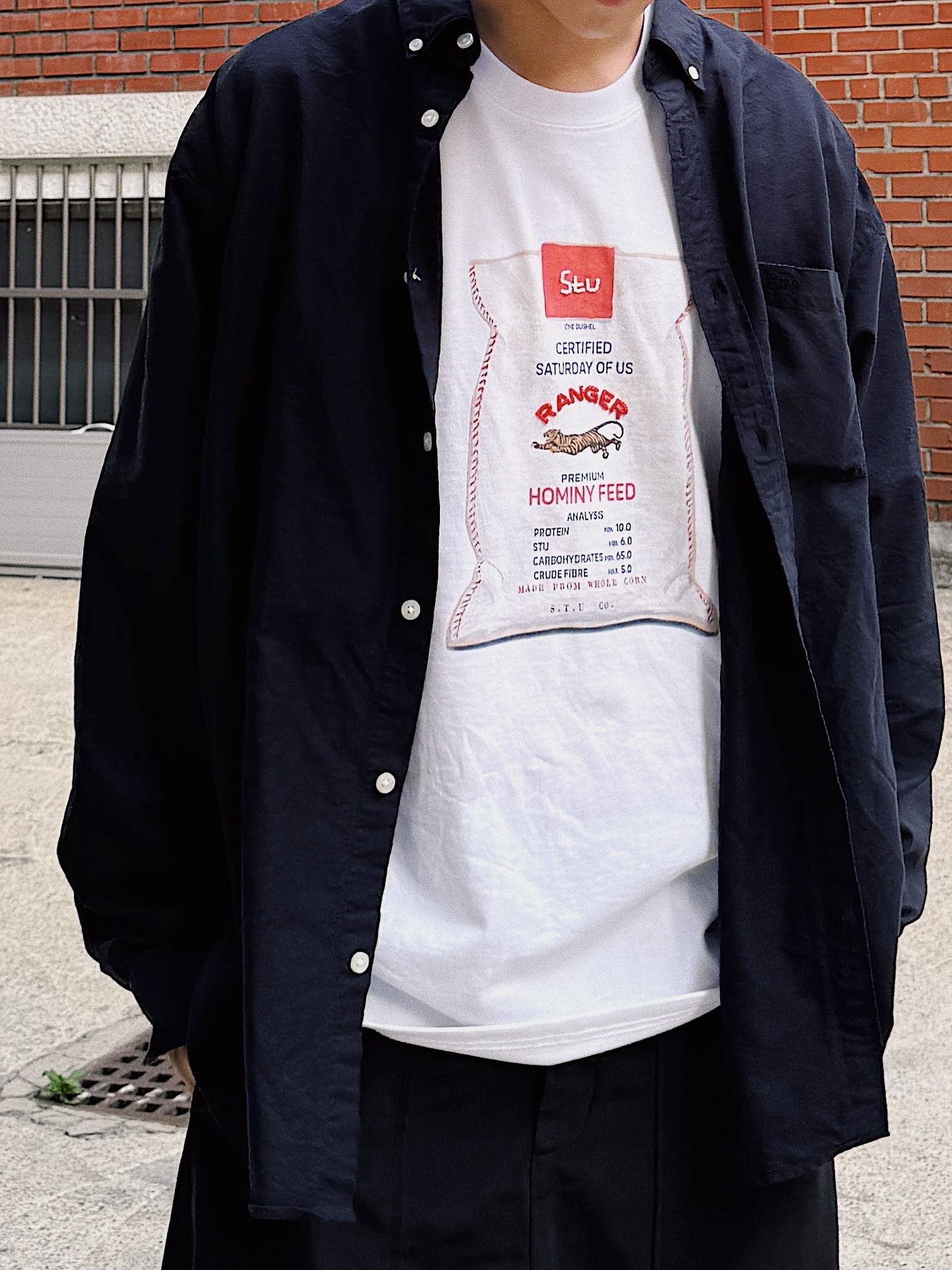 STU Burlap Bag Printing Beads T-shirt White 착용 스타일 - 3