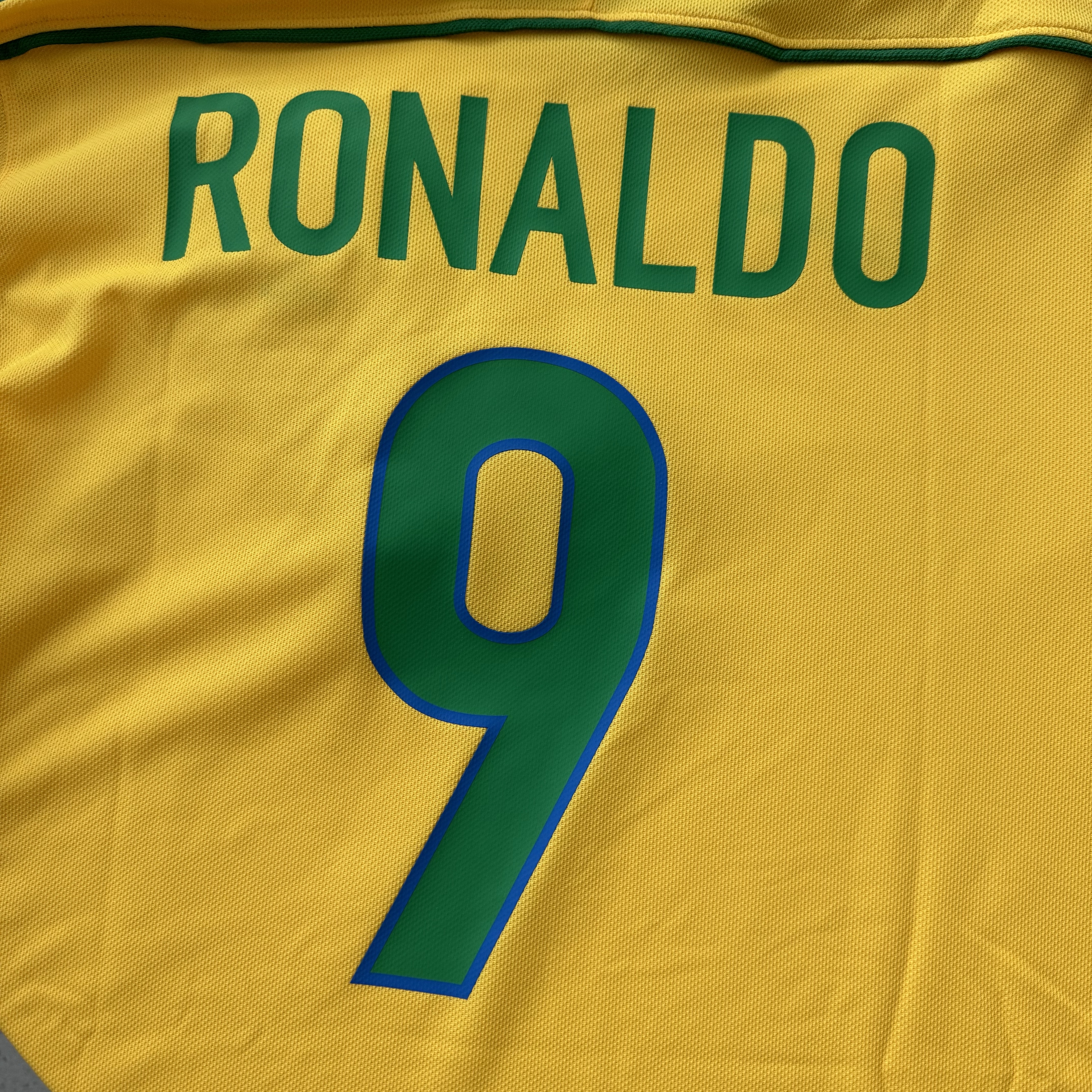 Nike Brazil 1998 Reissue Soccer Replica Jersey Varsity Maize Ronaldo (Marking Ver.) 착용 스타일 - 1
