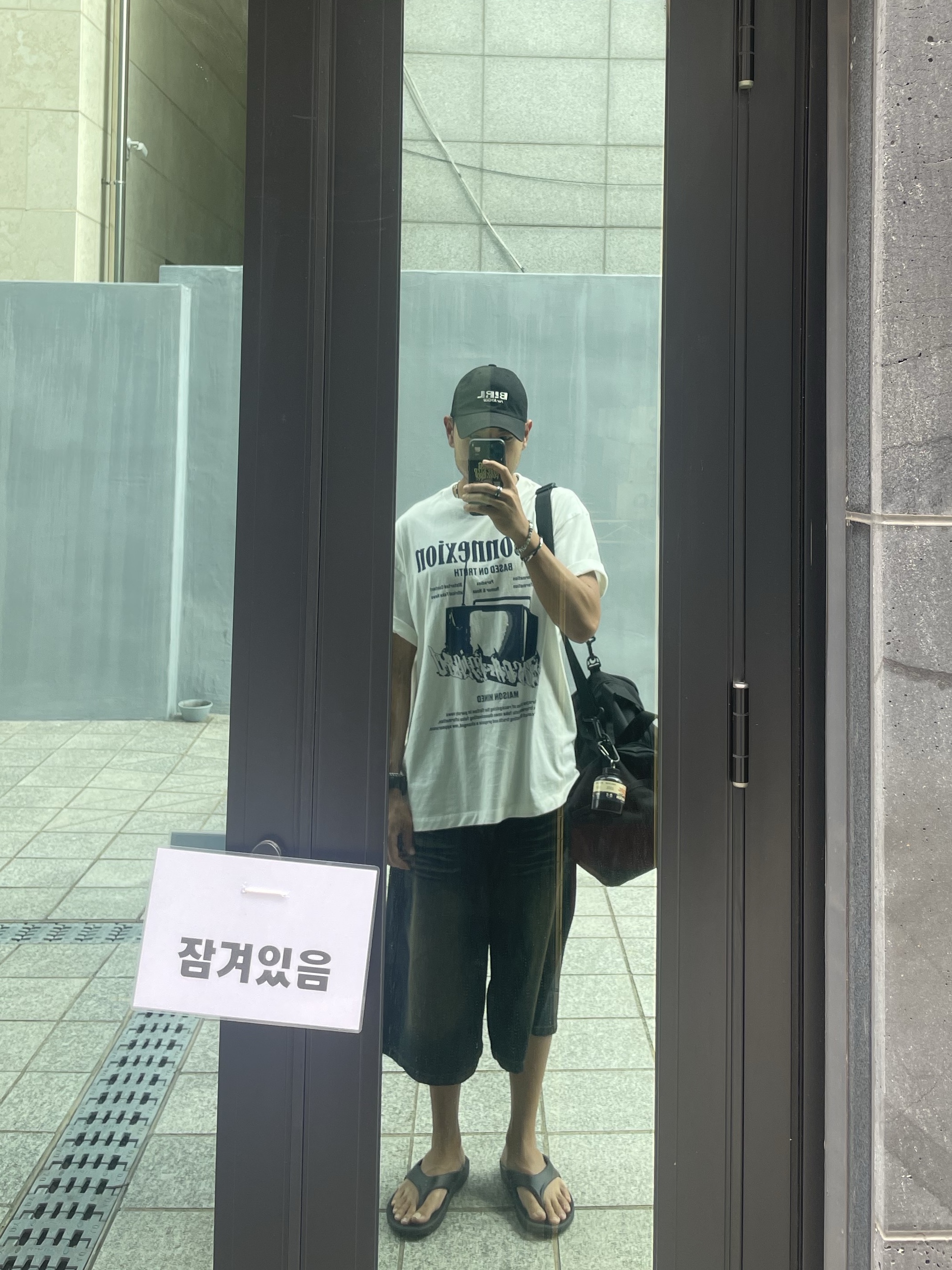 Oofos OOriginal Black 착용 스타일