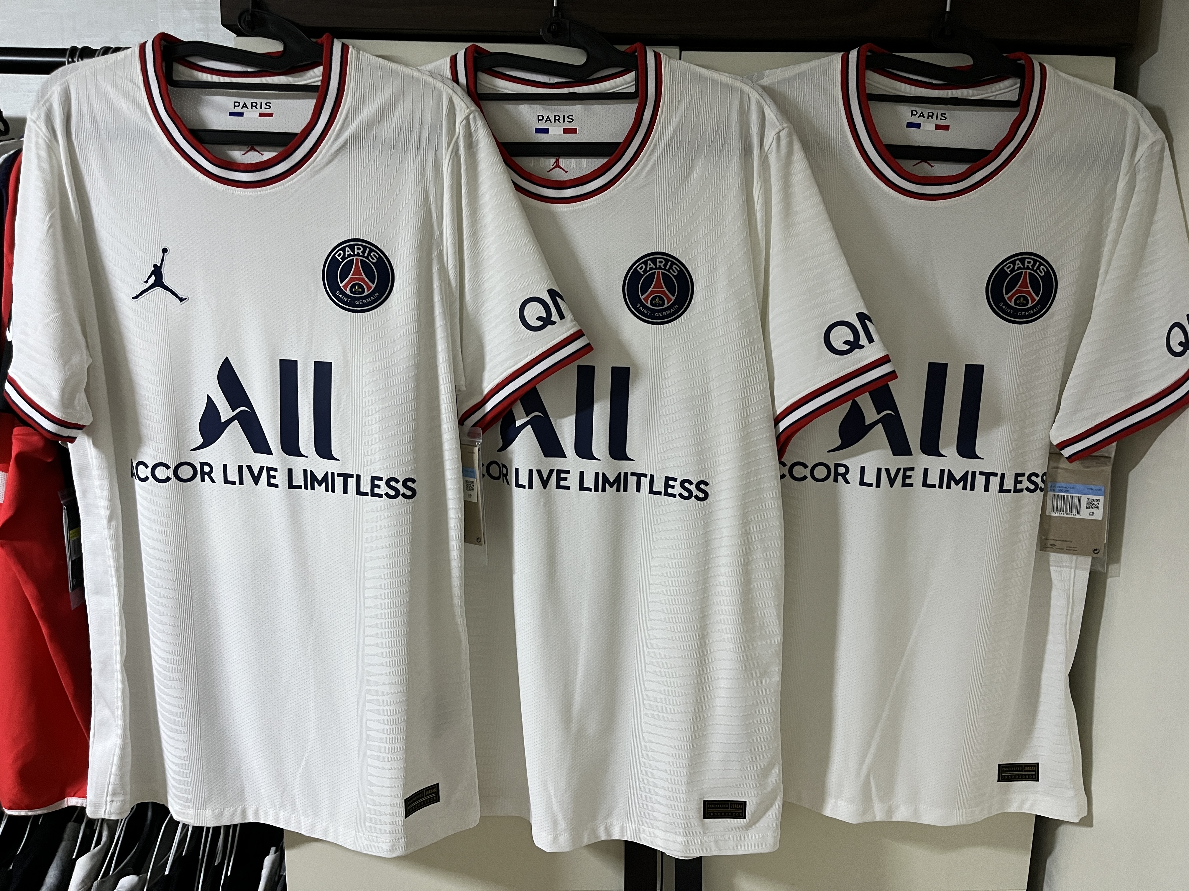 Jordan x Paris Saint-Germain 2021/22 Dri-Fit Stadium 4th ADV Jersey White (Non Marking Ver.) 착용 스타일 - 2