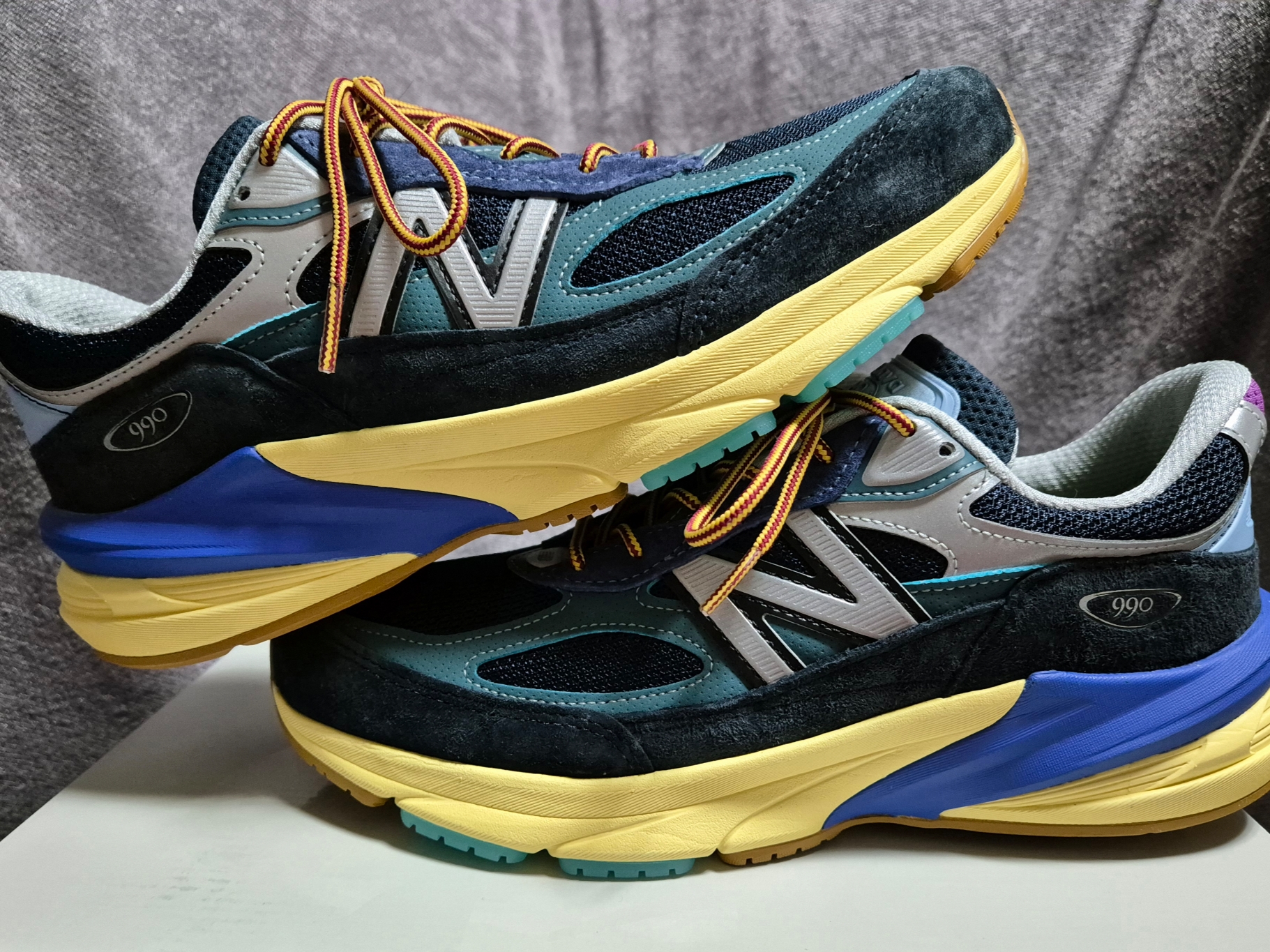 New Balance x Action Bronson 990v6 Made in USA Lapis Lazuli 착용 스타일 - 1