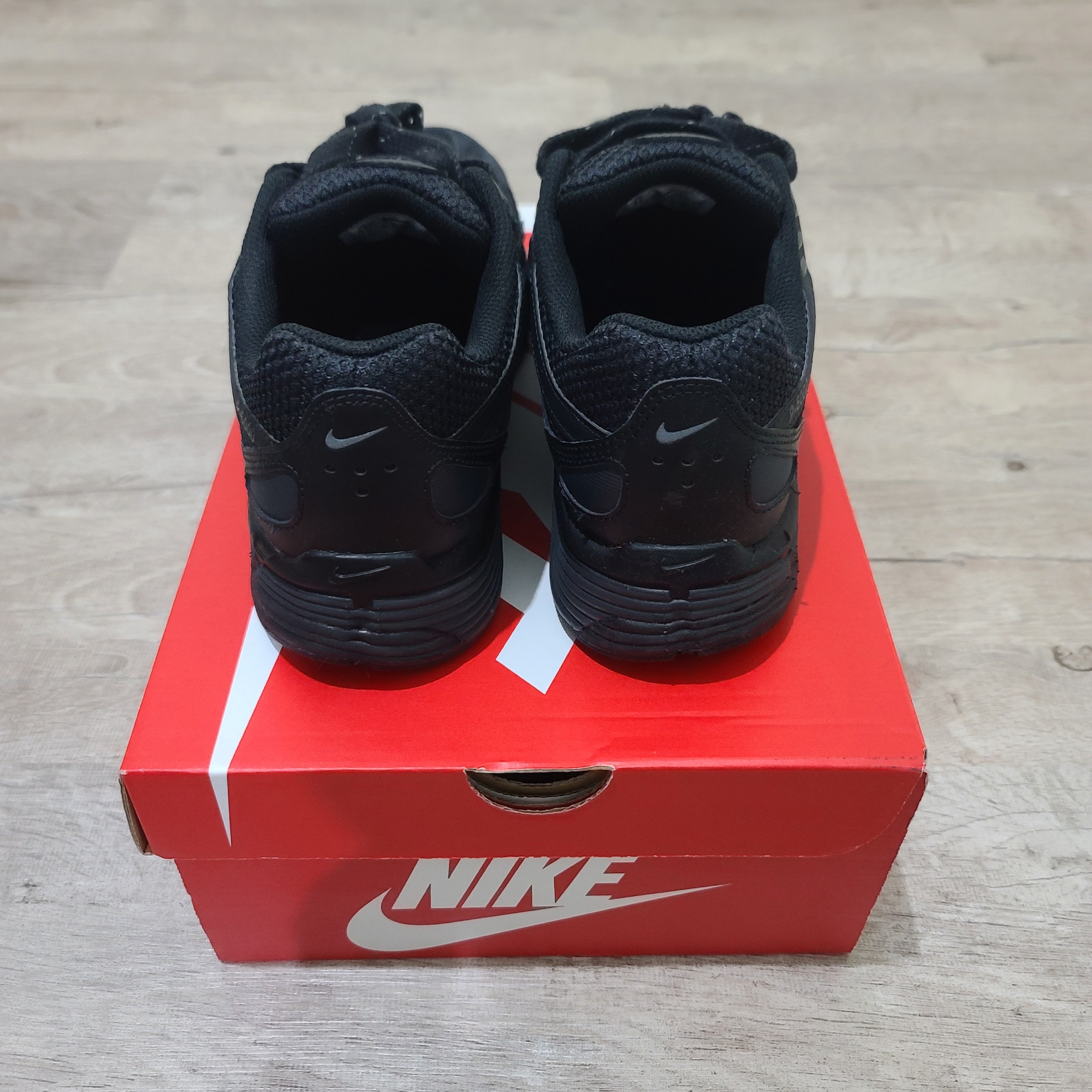 Nike P-6000 PRM Triple Black 착용 스타일 - 3
