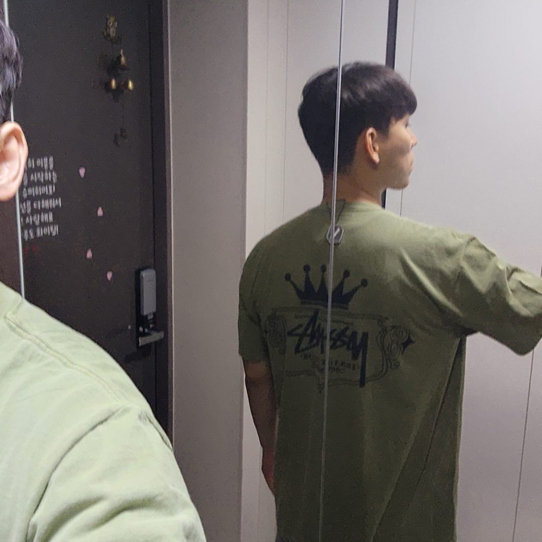 Stussy Built To Last Pigment Dyed T-Shirt Olive 착용 스타일 - 1