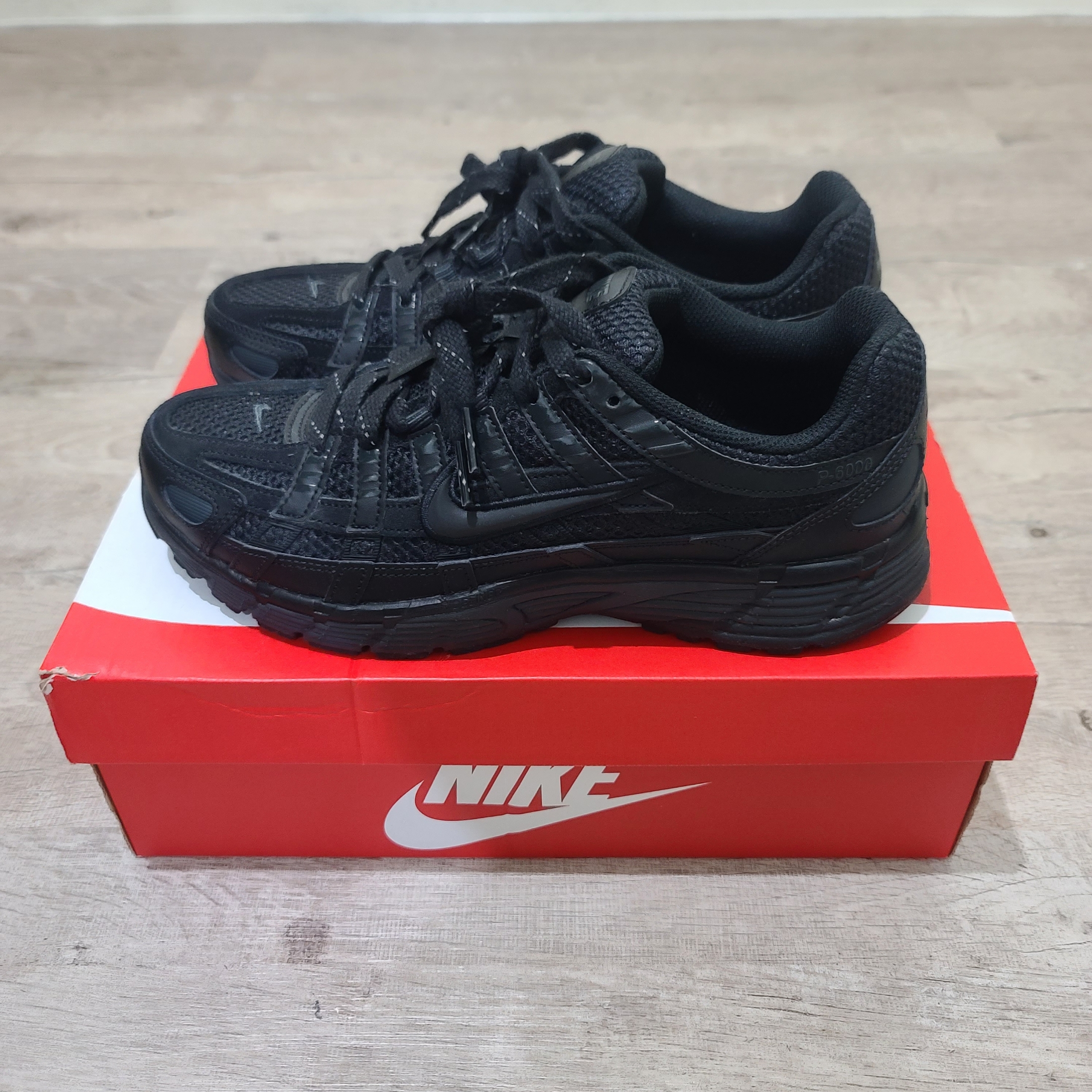 Nike P-6000 PRM Triple Black 착용 스타일 - 1