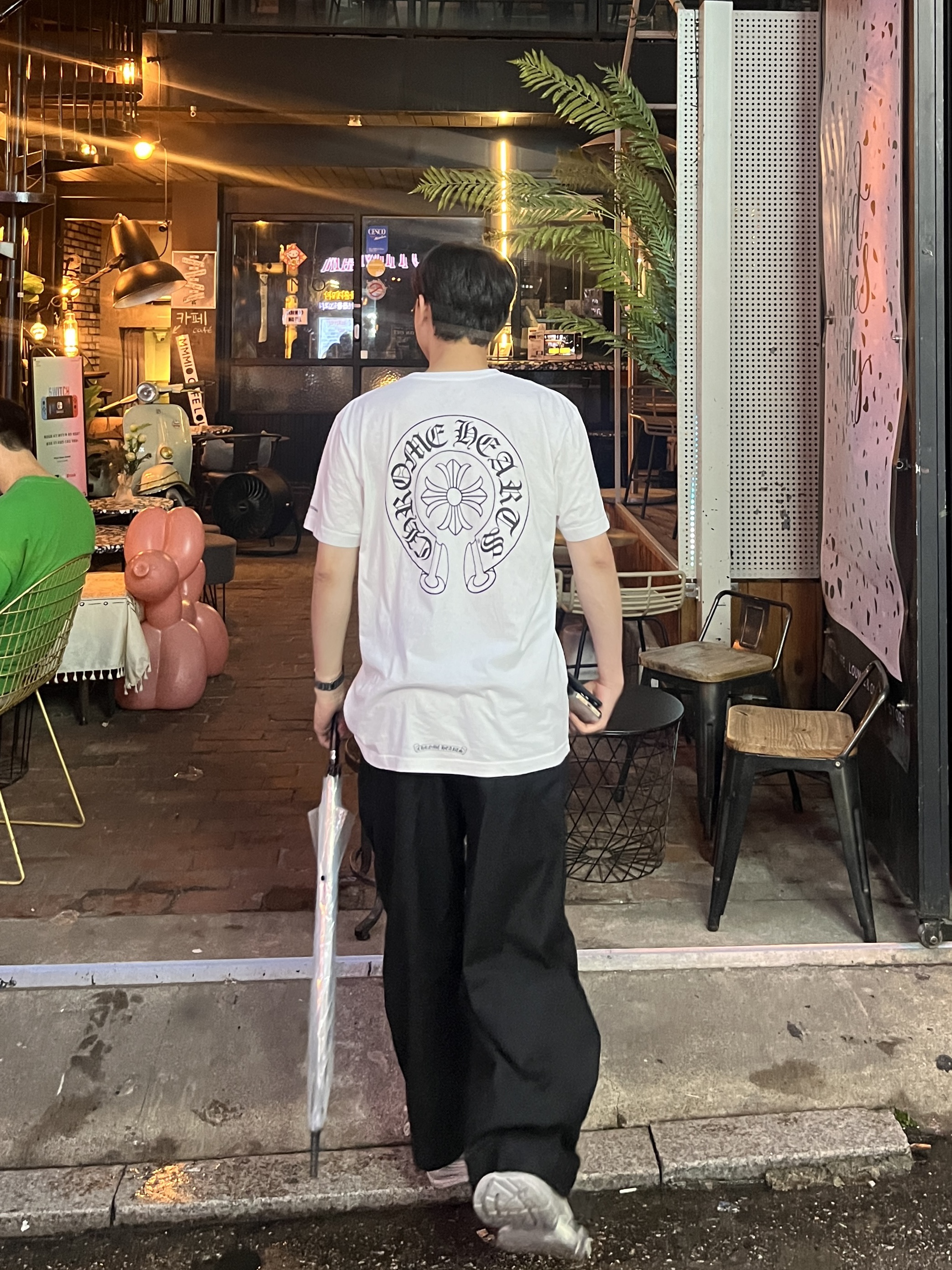 Chrome Hearts Horseshoe Logo Pocket T-Shirt White, Cartier Tank Must Watch Large Quartz Steel Bracelet Steel 착용 스타일 - 2
