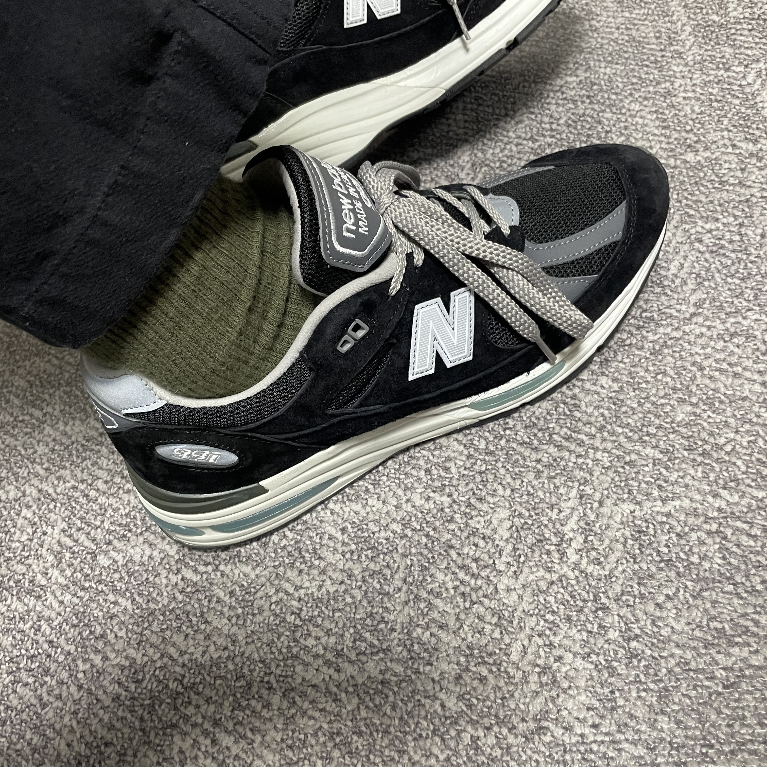New Balance 991v2 Made in UK Black 착용 스타일