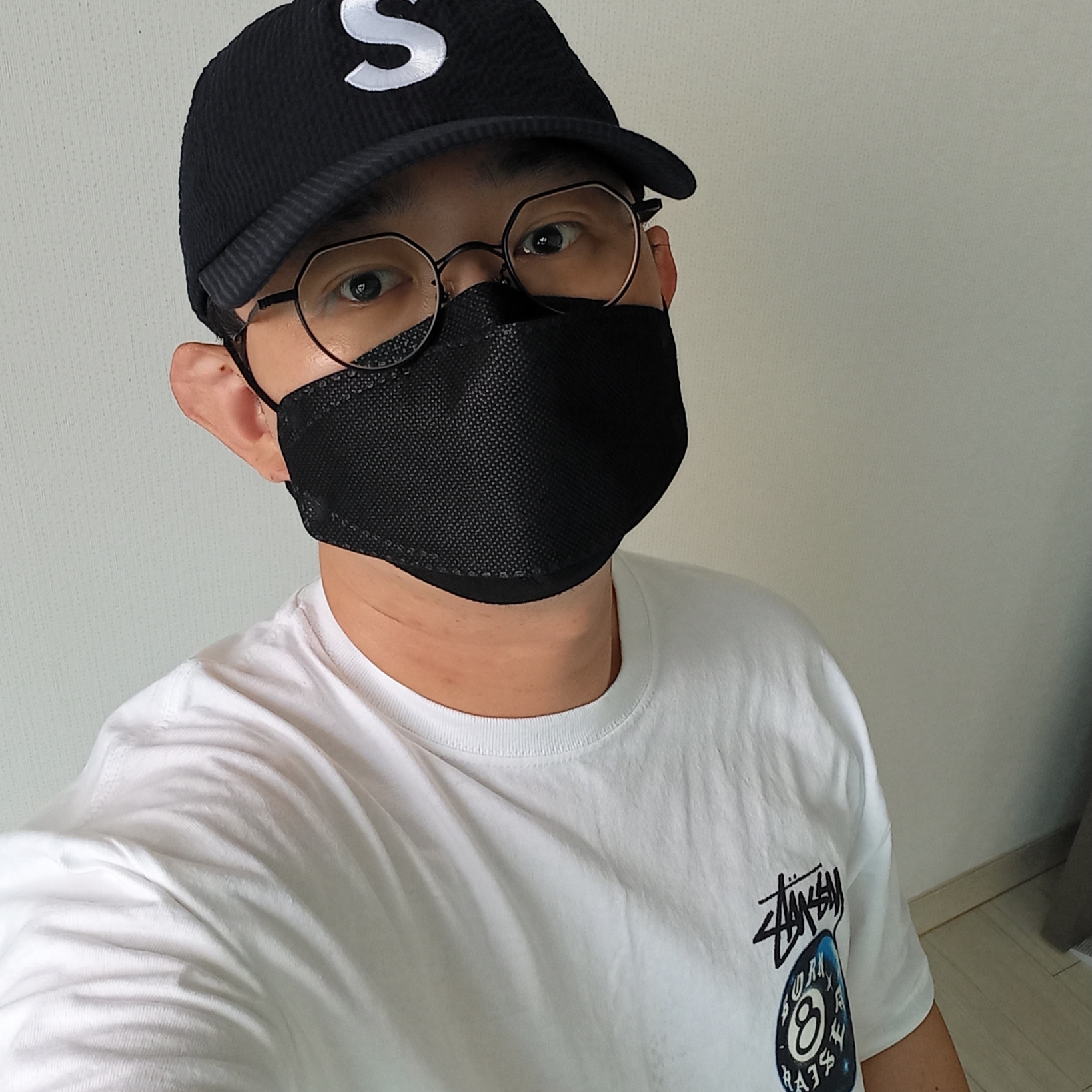 Stussy x Born X Raised 8 Ball T-Shirt White, Supreme x Nike Denim Short Black - 24SS 착용 스타일 - 7
