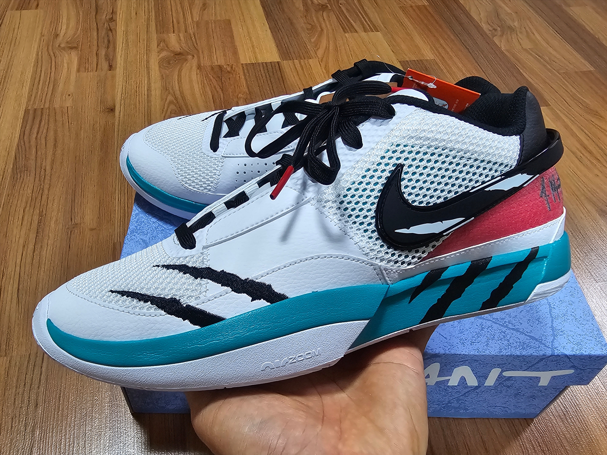 Nike Ja 1 EP Scratch White Turbo Green University Red Black 착용 스타일 - 4
