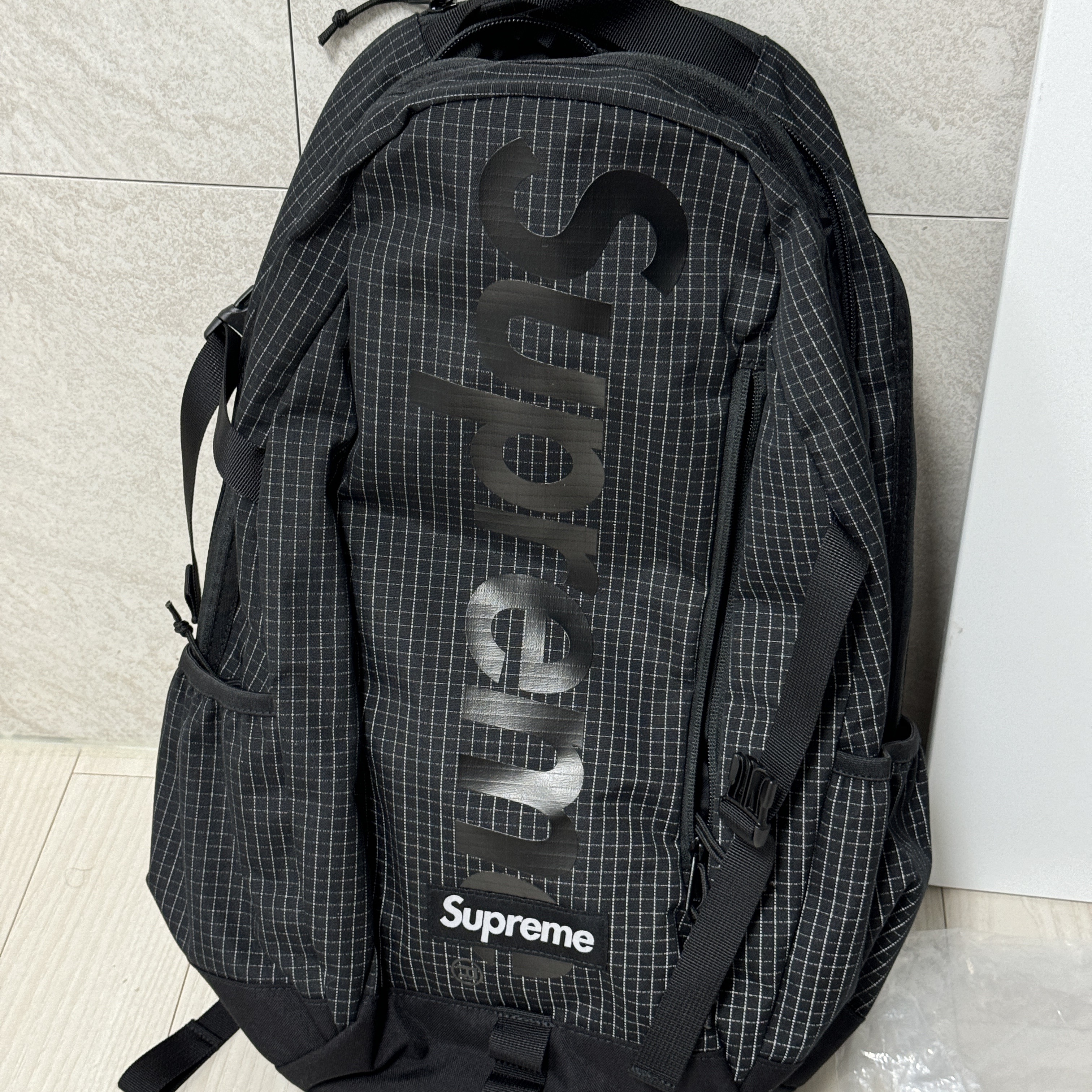 Supreme Backpack Black - 24SS 착용 스타일