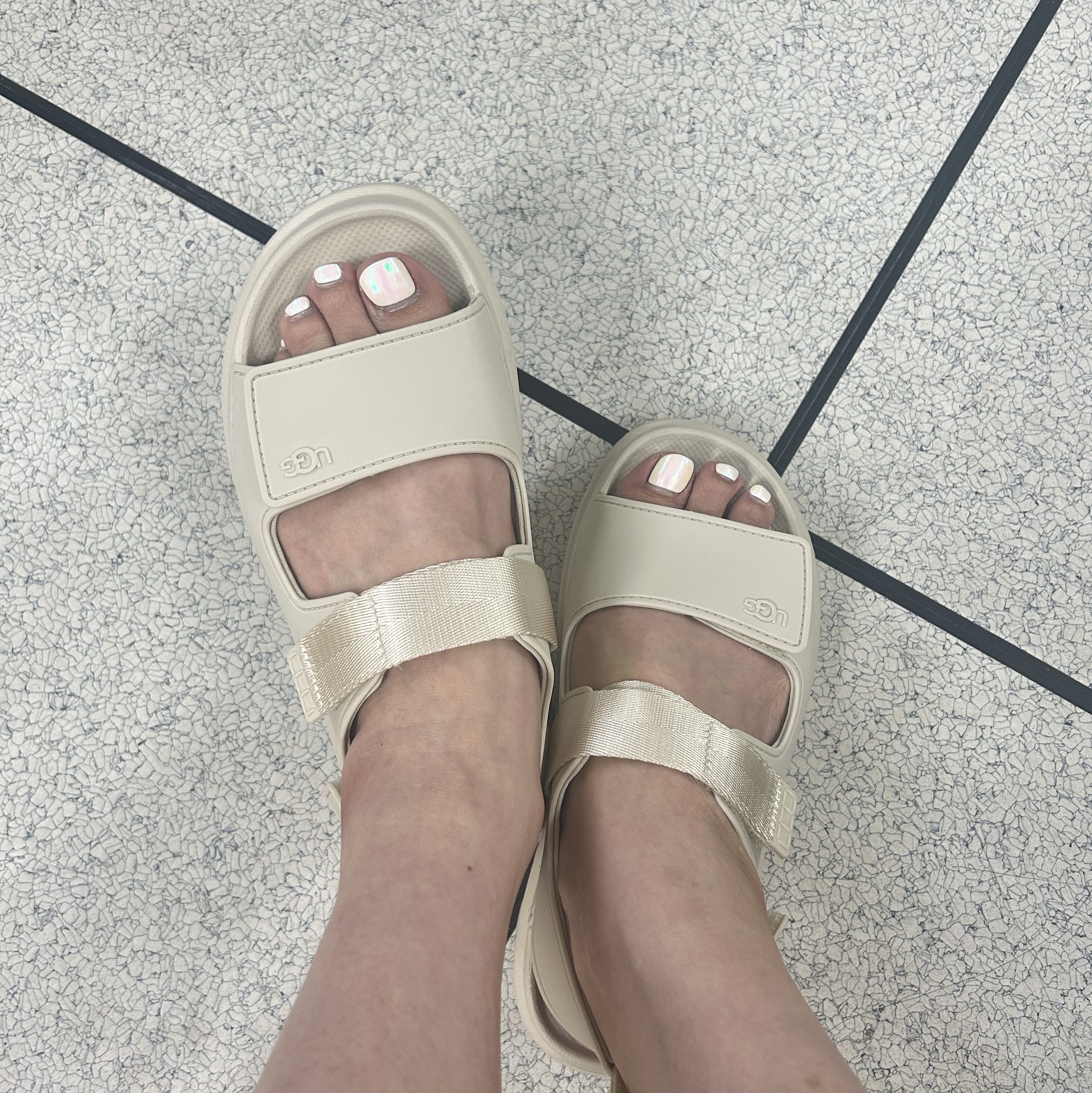 (W) UGG GoldenGlow Sea Salt 착용 스타일 - 2