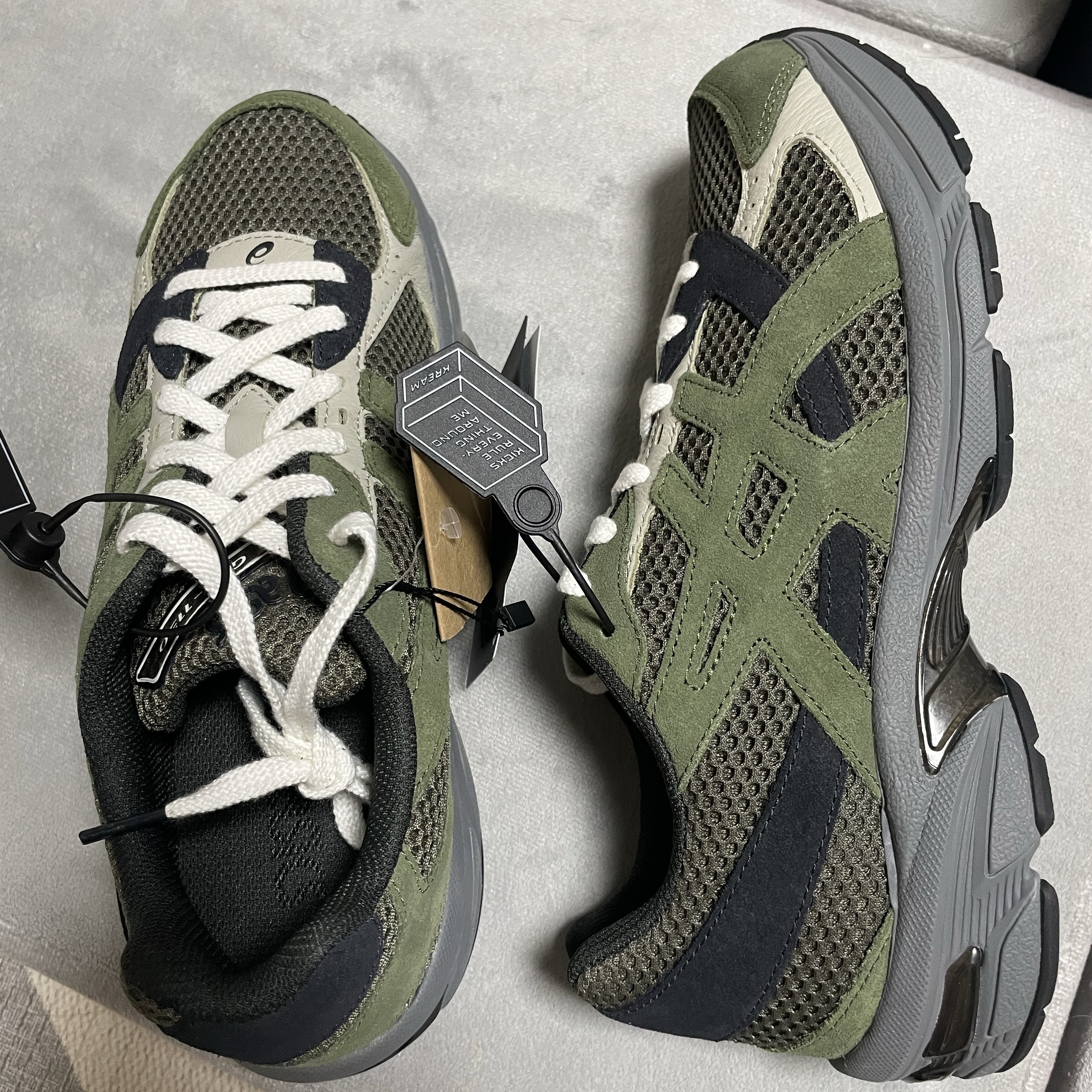 Asics Gel-1130 SMU Olive Canvas Smog Green 착용 스타일