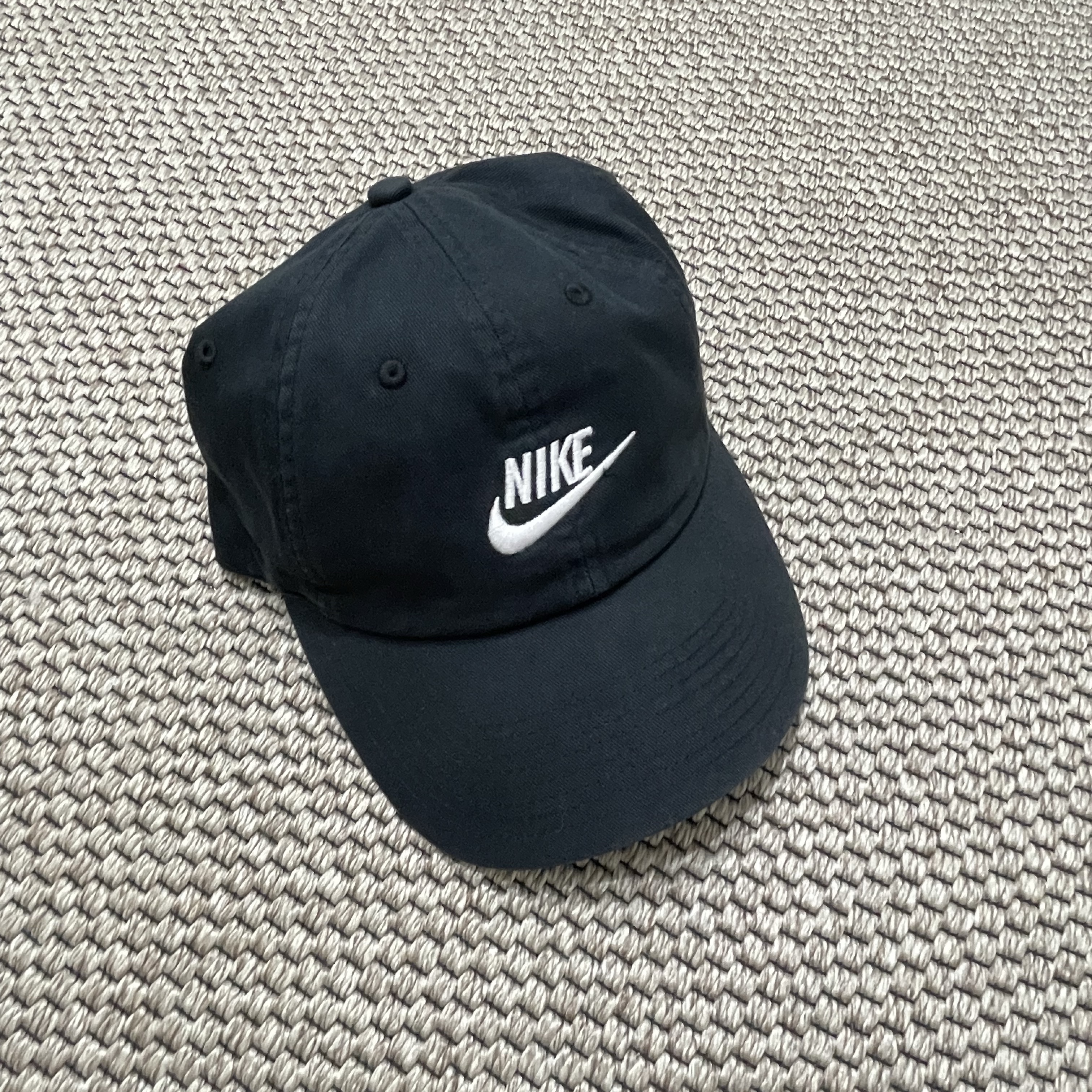 Nike Heritage 86 Futura Washed Cap Black White 착용 스타일