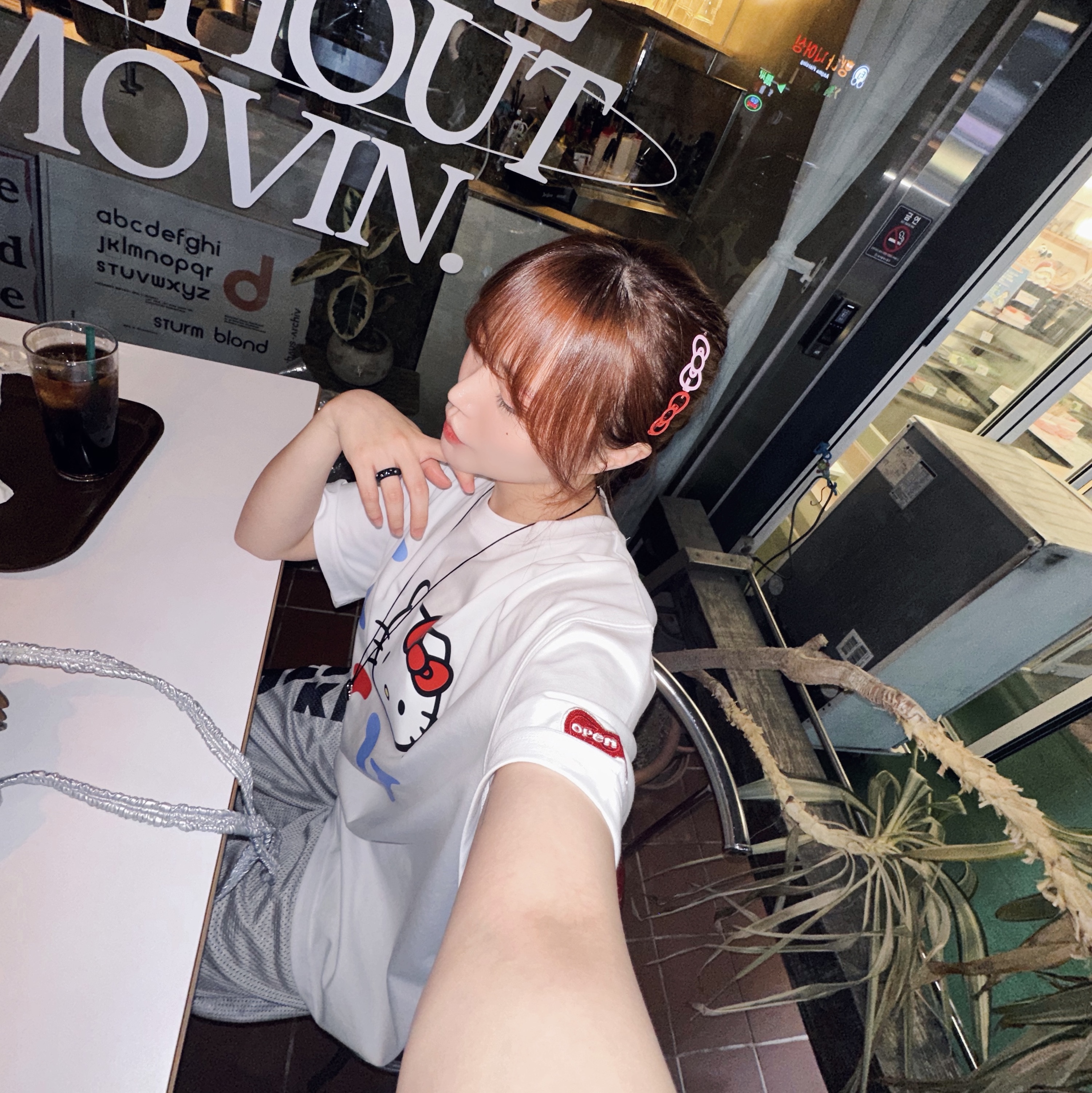 Open Yy x Hello Kitty T-Shirt White, Open Yy x Hello Kitty Mesh Shorts Gray 착용 스타일 - 1