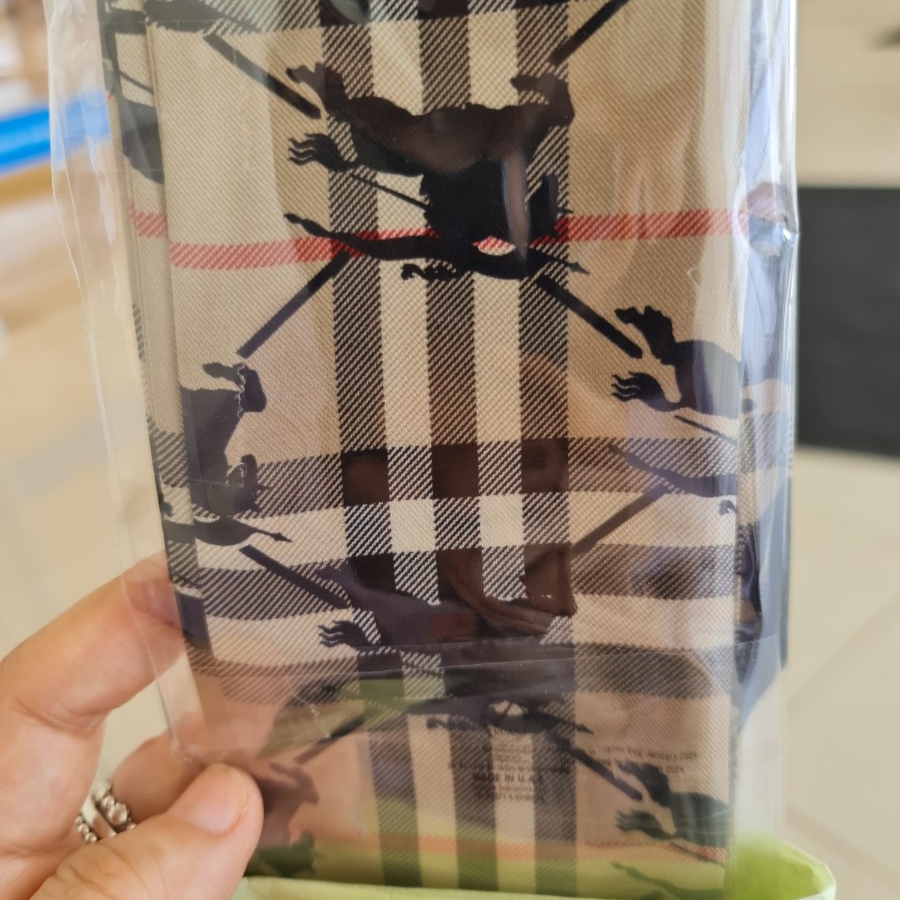 Burberry Check EKD Print Silk Skinny Scarf Archive Beige 착용 스타일