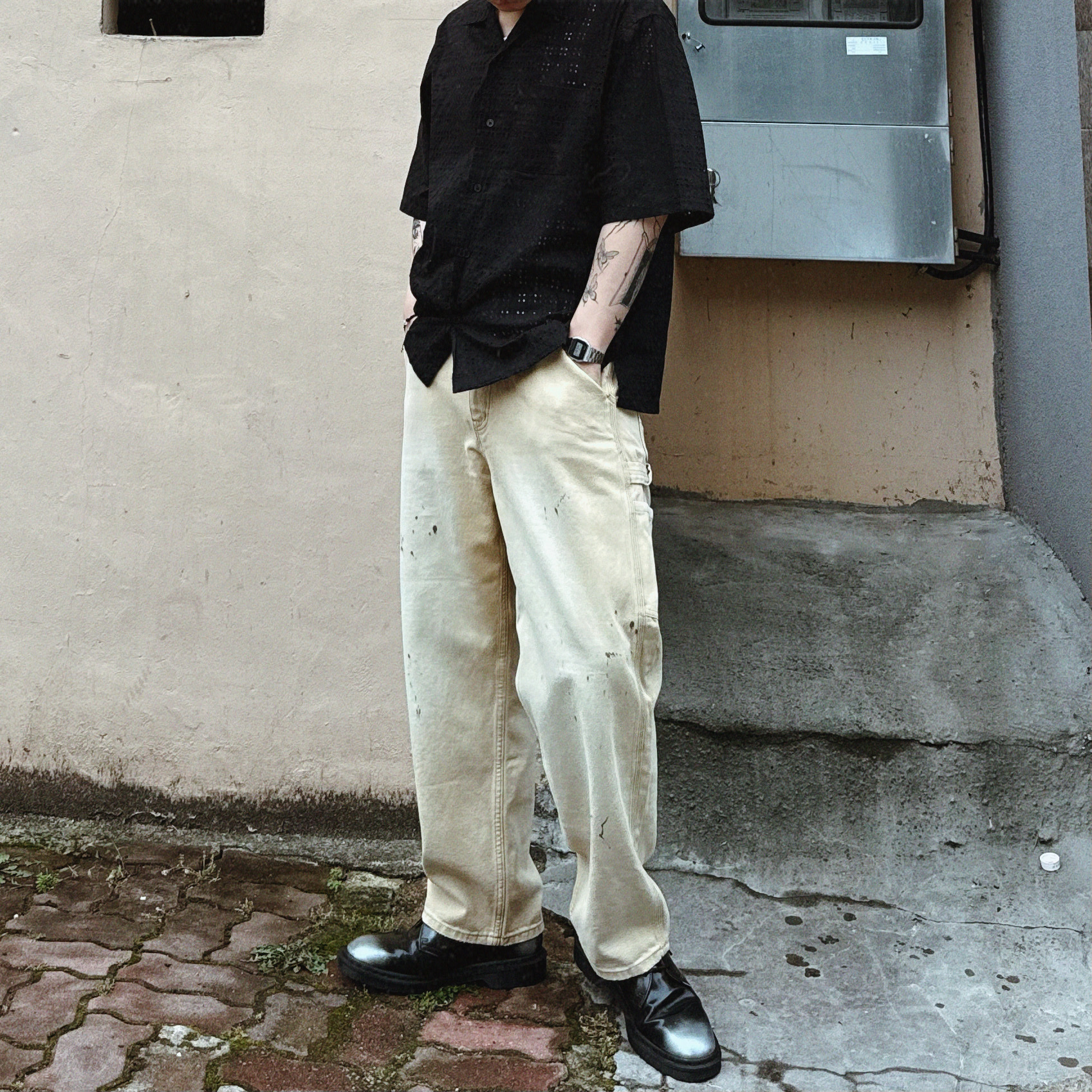 Dr. Martens x Supreme 1461 Gray Silver 착용 스타일 - 3
