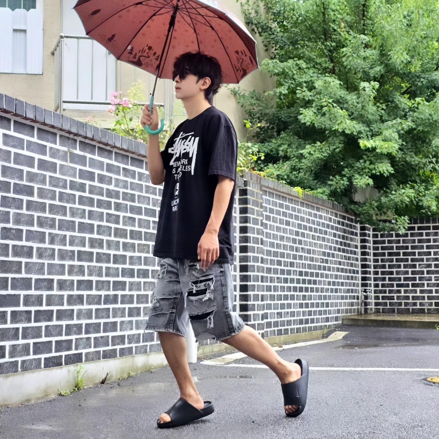Stussy World Tour T-Shirt Black, Stussy World Tour T-Shirt Black 2023 착용 스타일 - 1