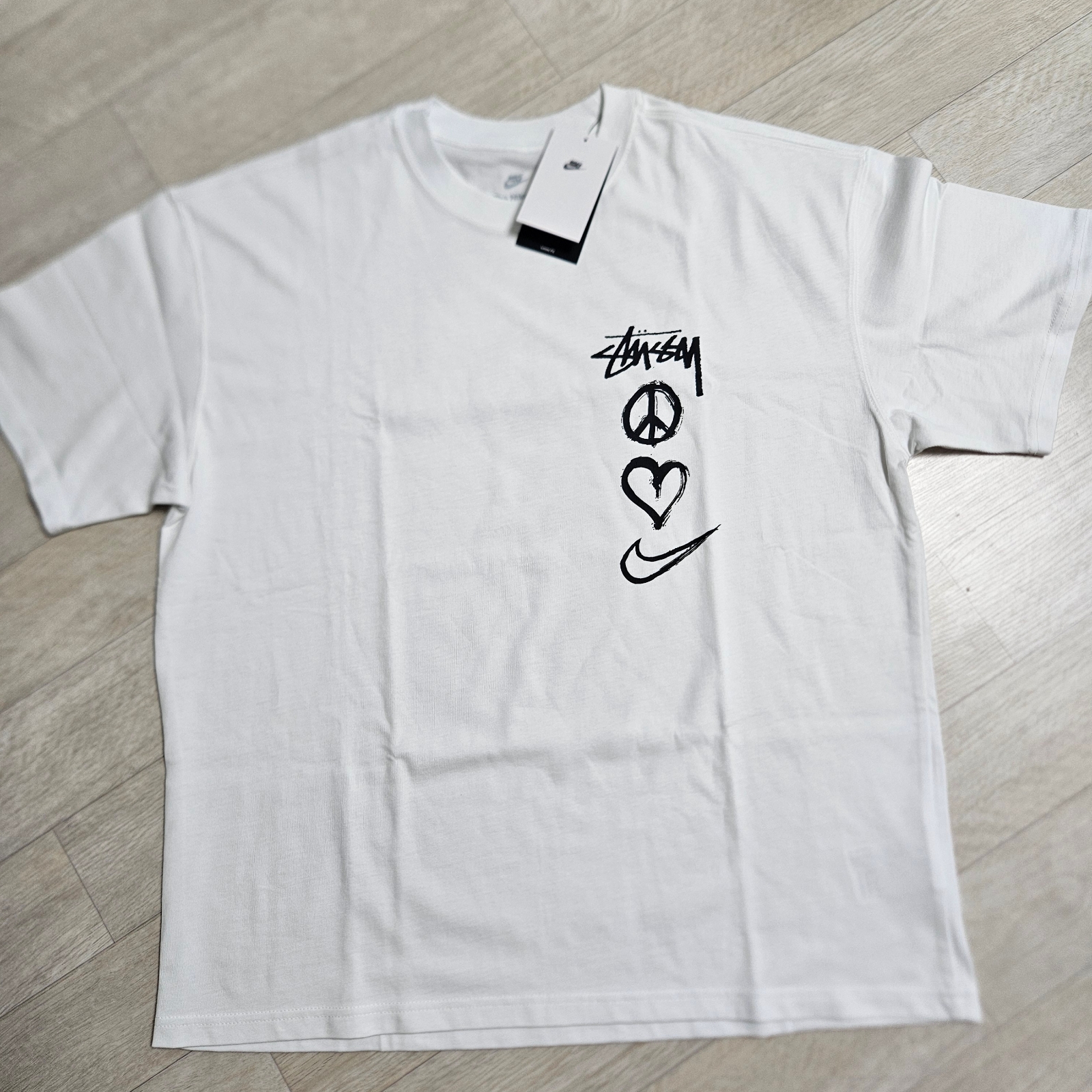 Nike x Stussy NRG RA T-Shirt Summit White (DM4943-121) 착용 스타일 - 1