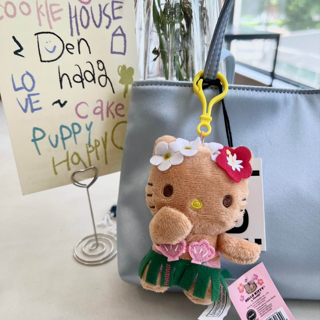 Sanrio Hello Kitty Hula Kiss 4" Hawaii Series Plush 착용 스타일