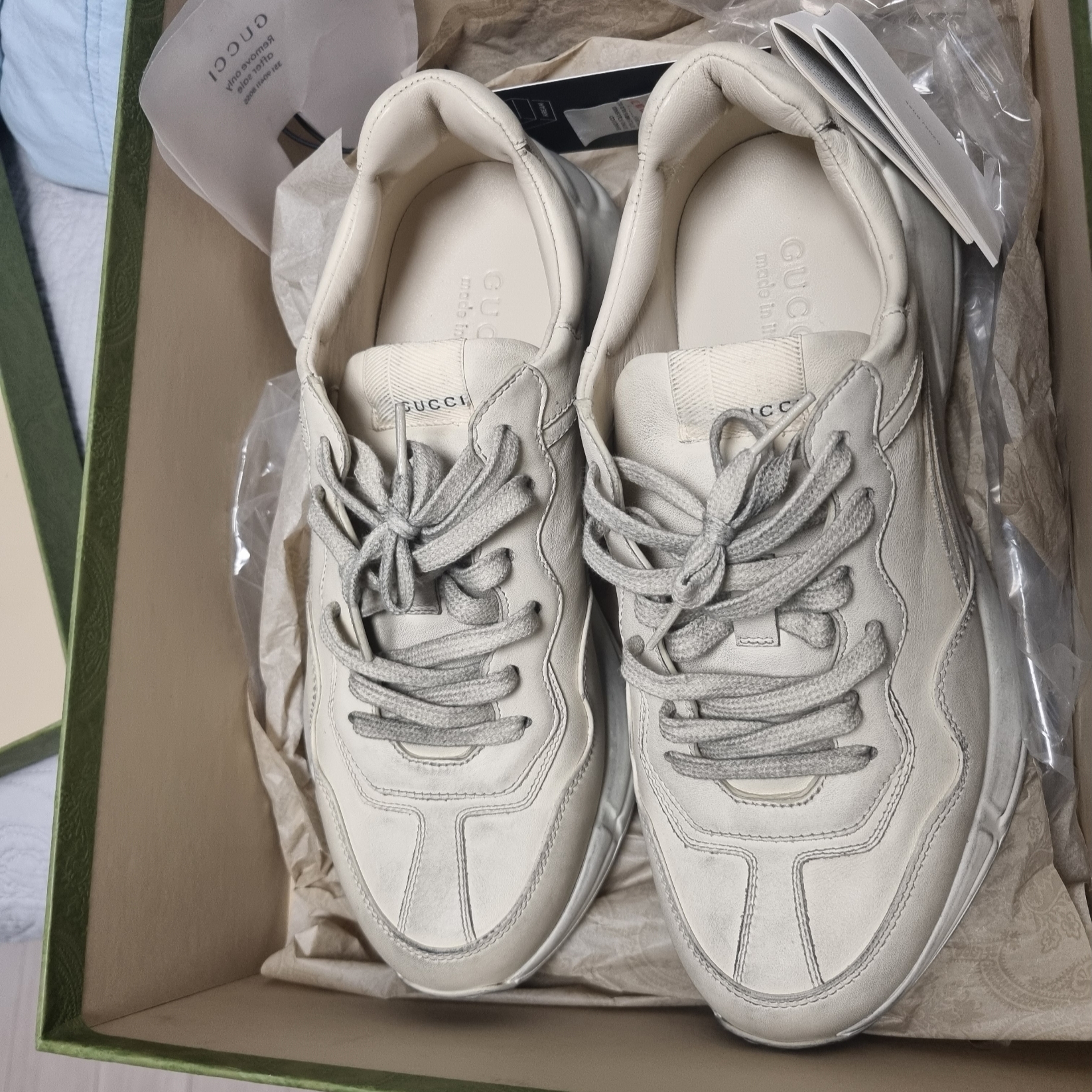 Gucci Rhyton Leather Sneakers Distressed Ivory 착용 스타일