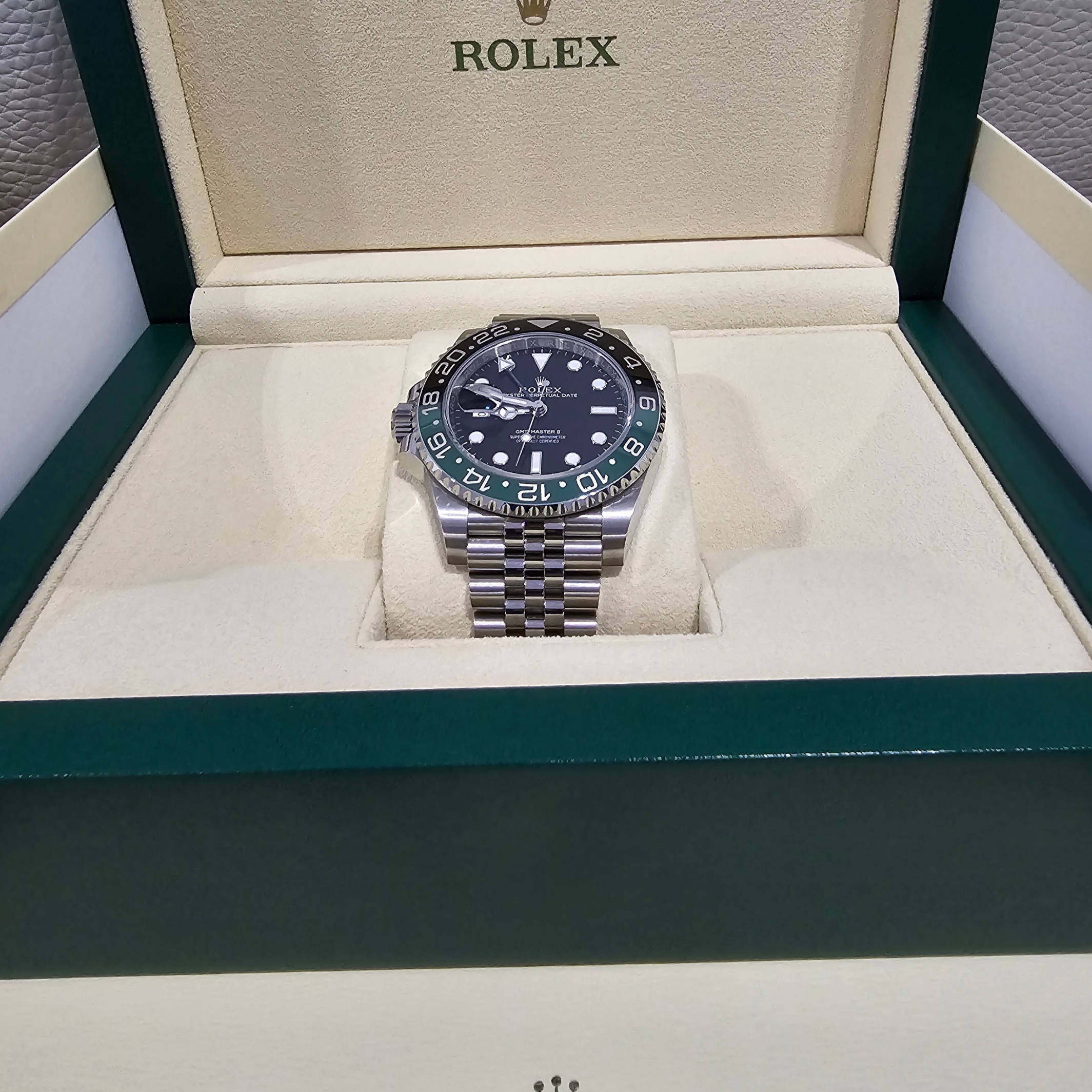 Rolex GMT-Master II 40mm 126720VTNR Black Jubilee 착용 스타일