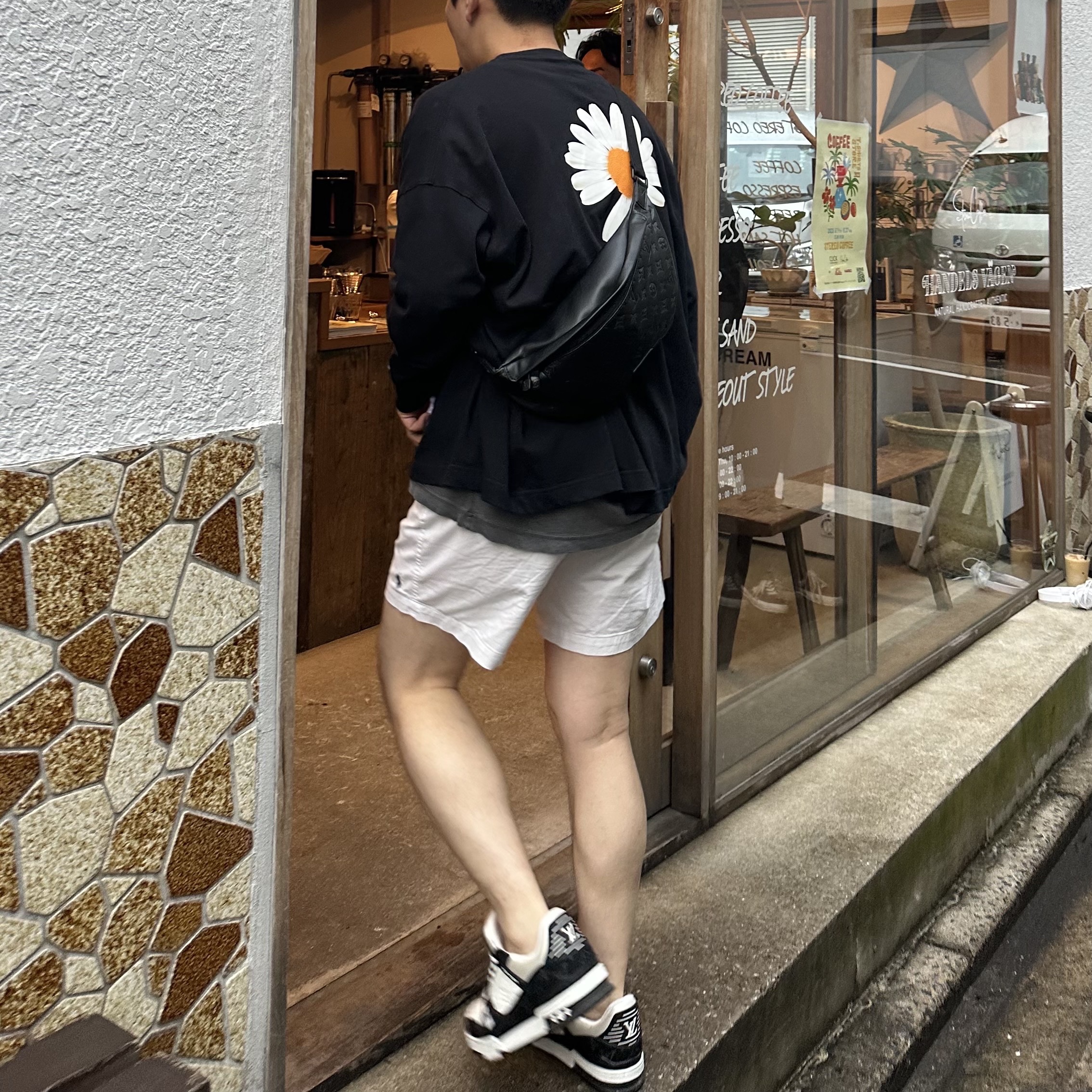 Louis Vuitton LV Trainer Sneakers Monogram Denim Black, Nike x Peaceminusone LS T-Shirt Black (DR0098-010) 착용 스타일