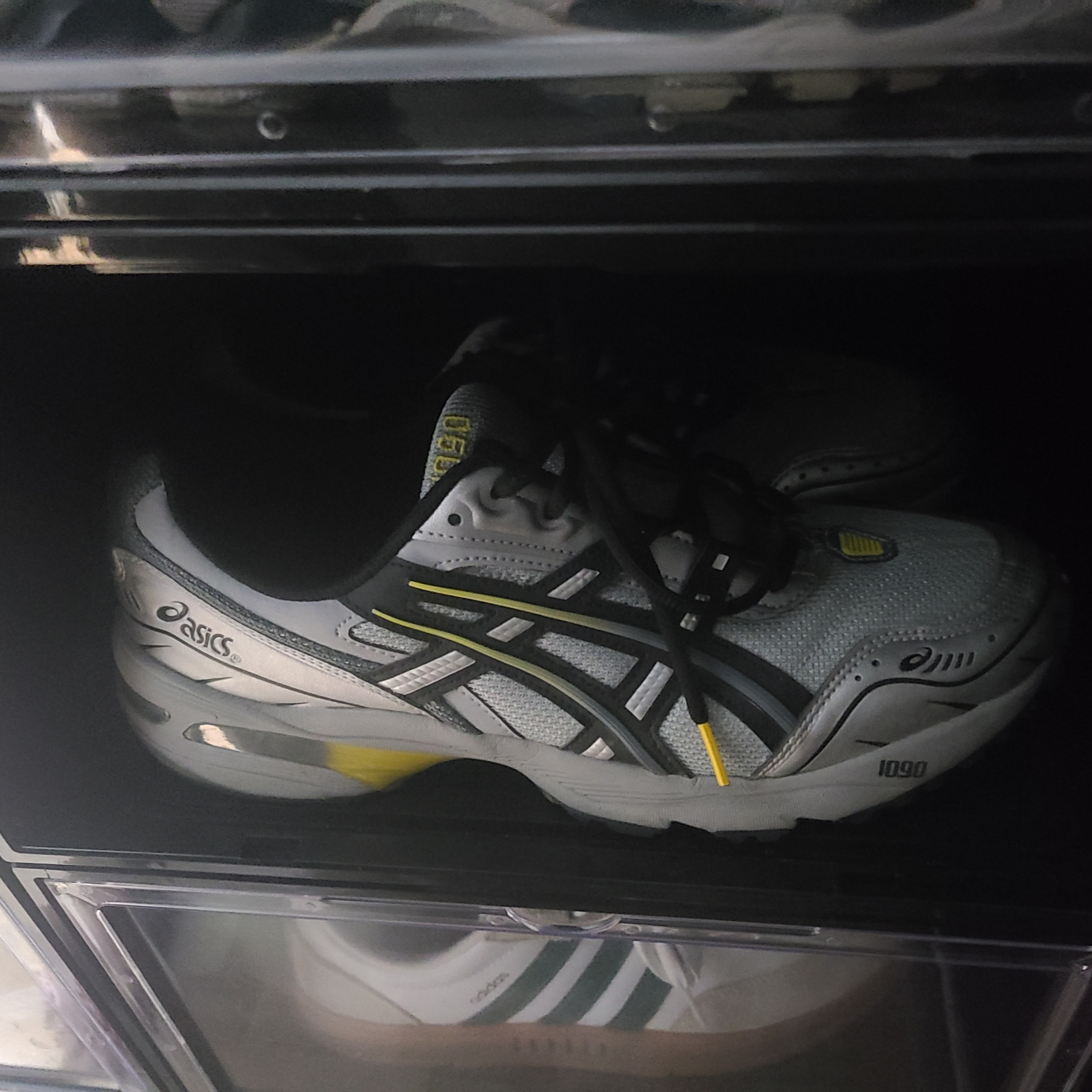 Asics Gel-1090 Mid Grey Black 착용 스타일